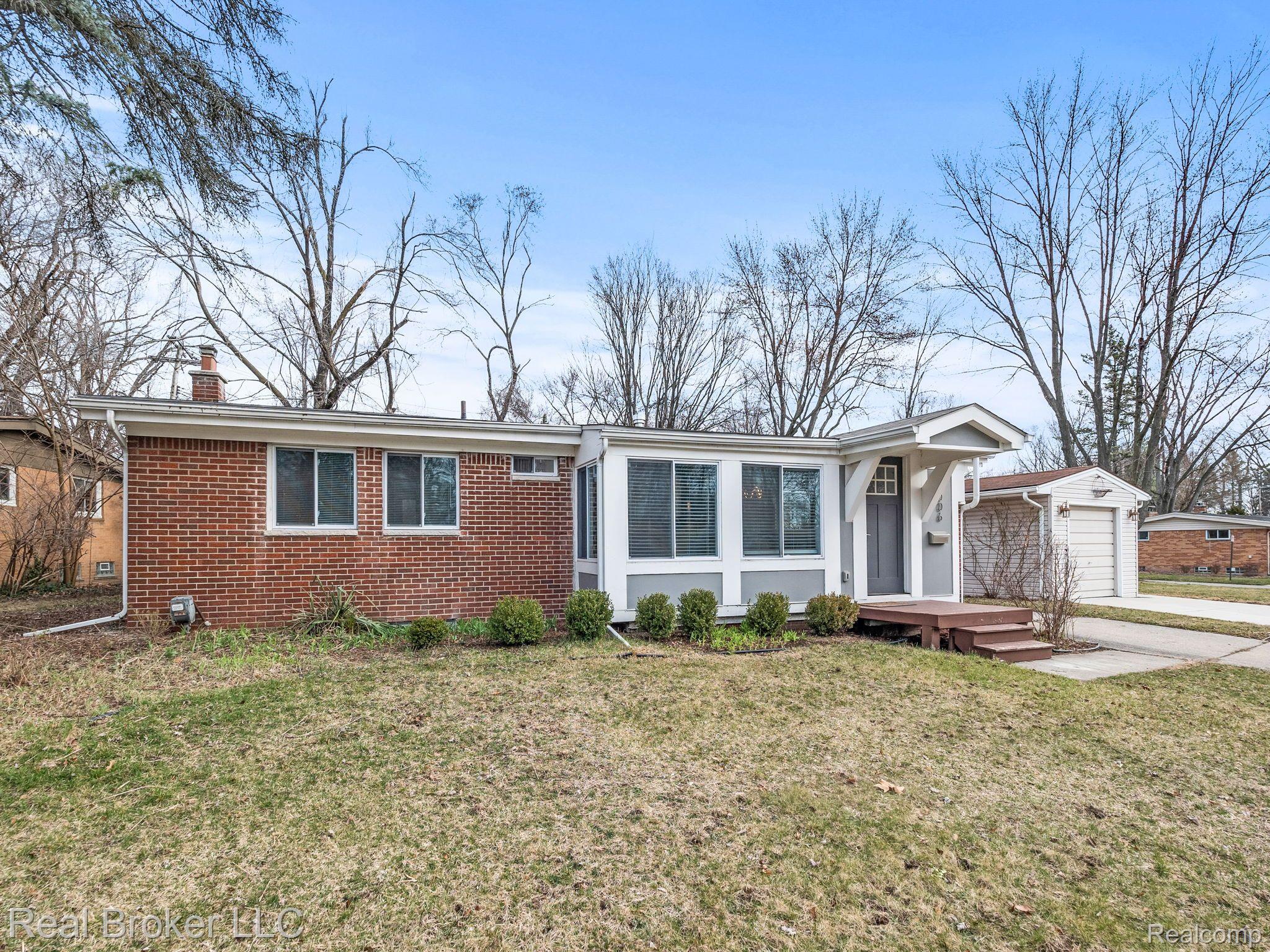 1006 BROOKLAWN Drive