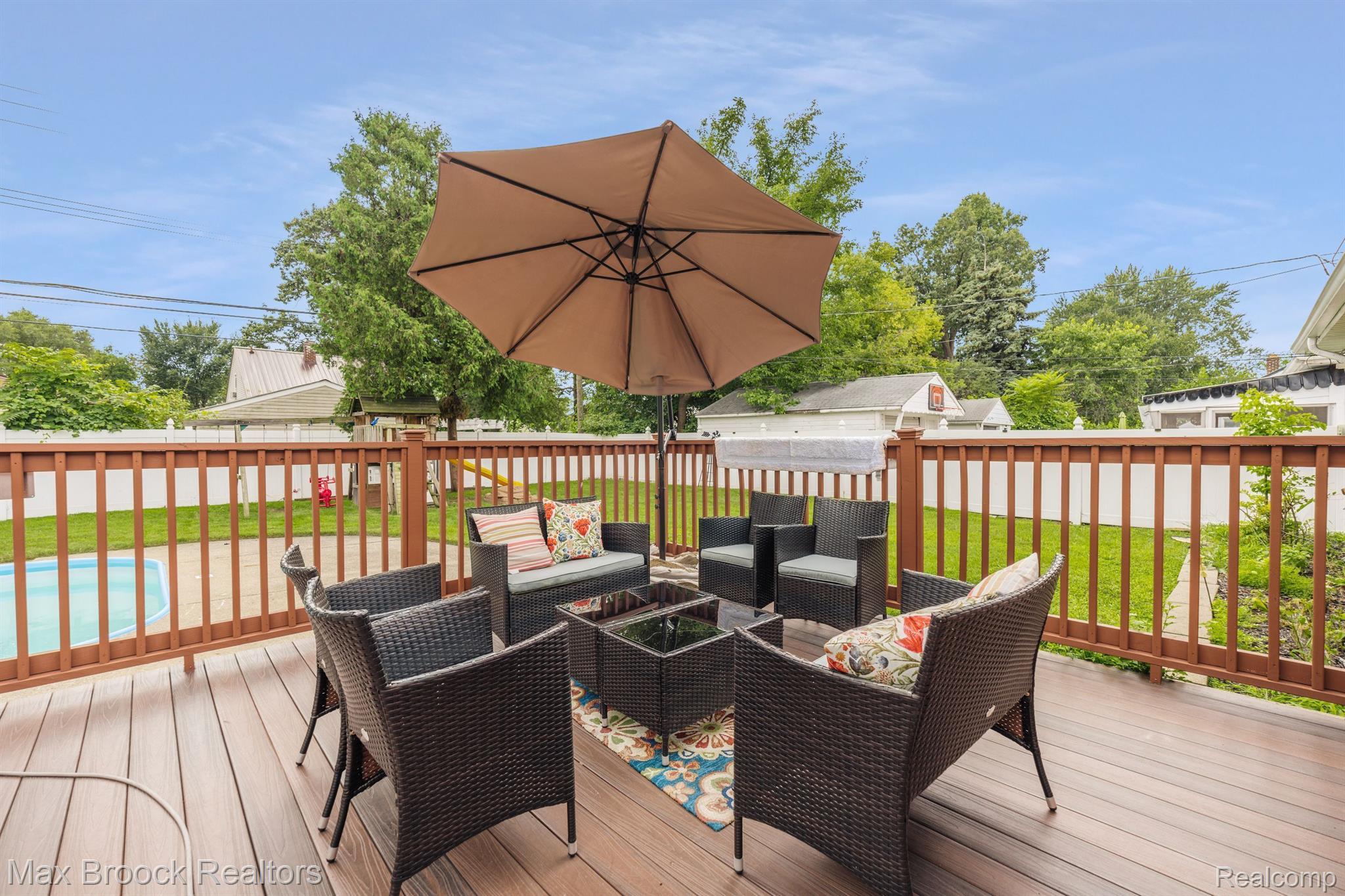 1008 E ROBERT Avenue