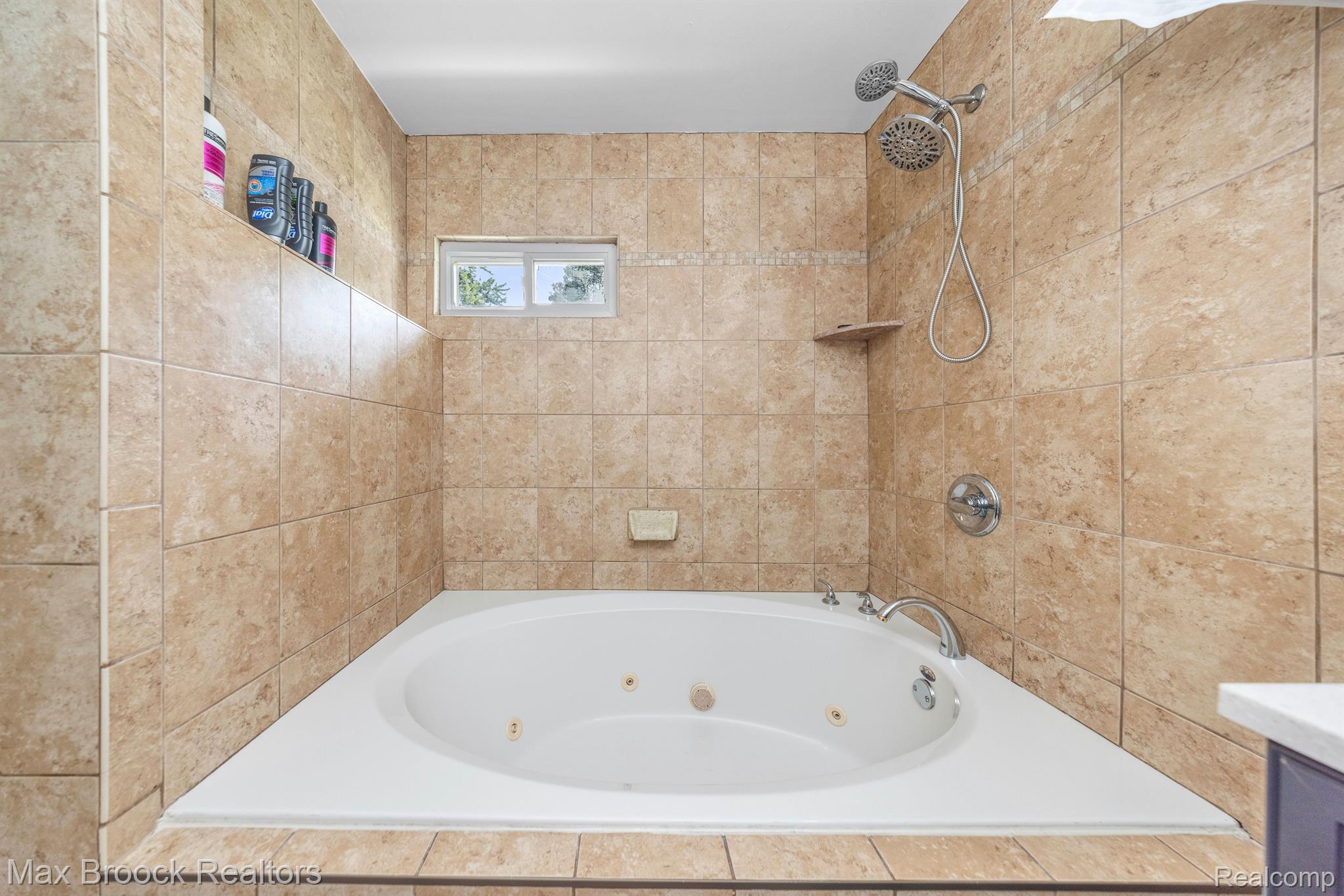 1008 E ROBERT Avenue