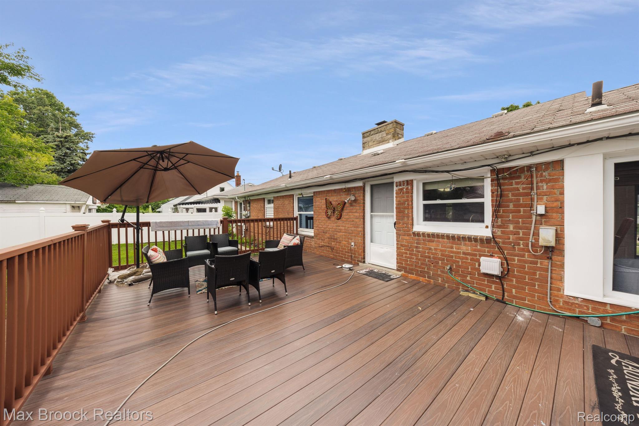 1008 E ROBERT Avenue