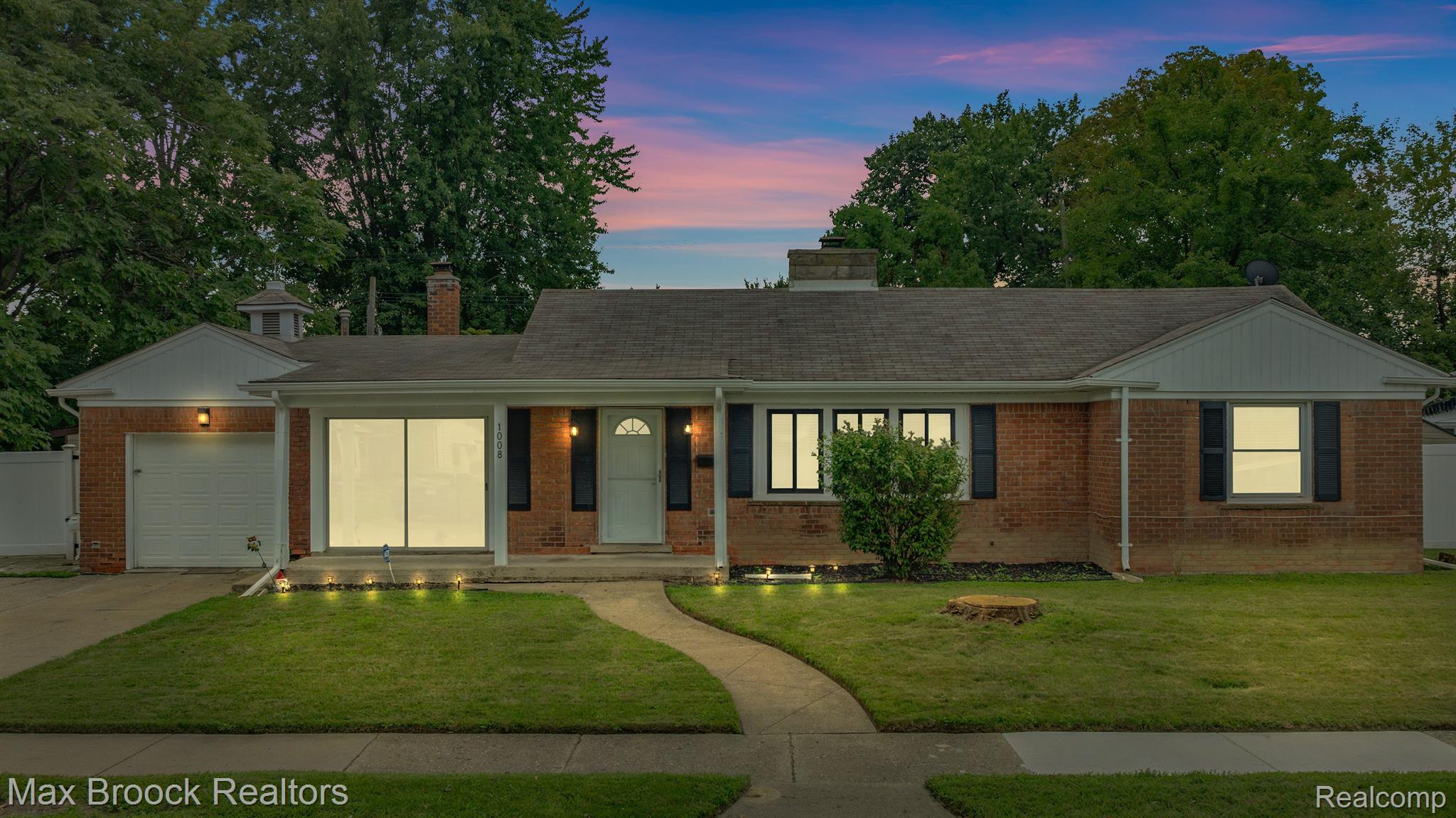 1008 E ROBERT Avenue