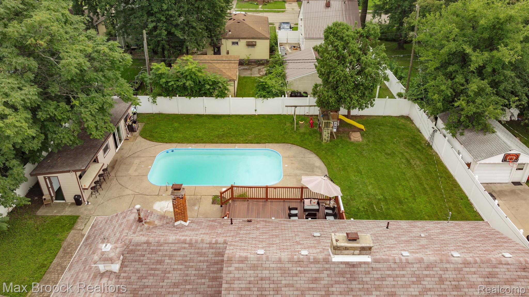 1008 E ROBERT Avenue