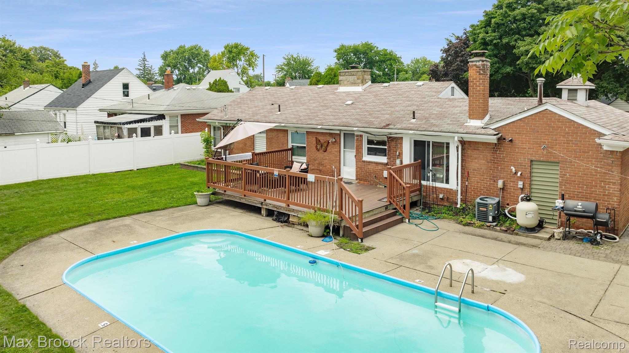 1008 E ROBERT Avenue