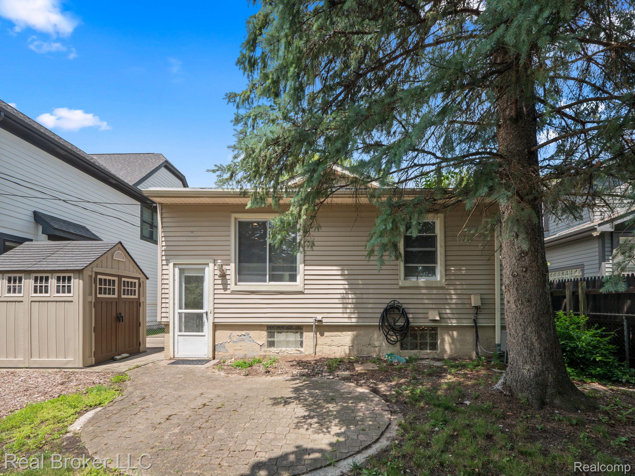 1428 Bennaville Avenue