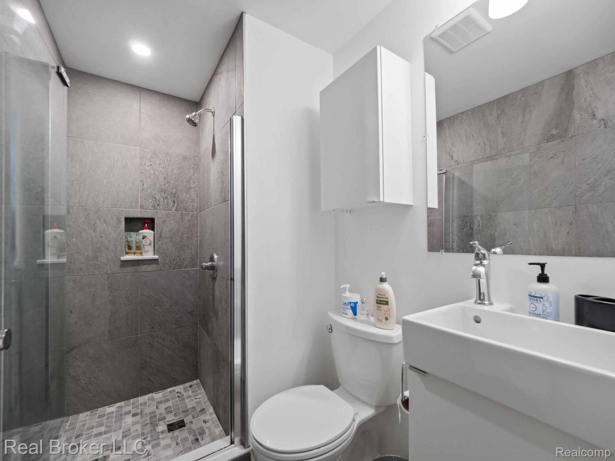 1428 Bennaville Avenue