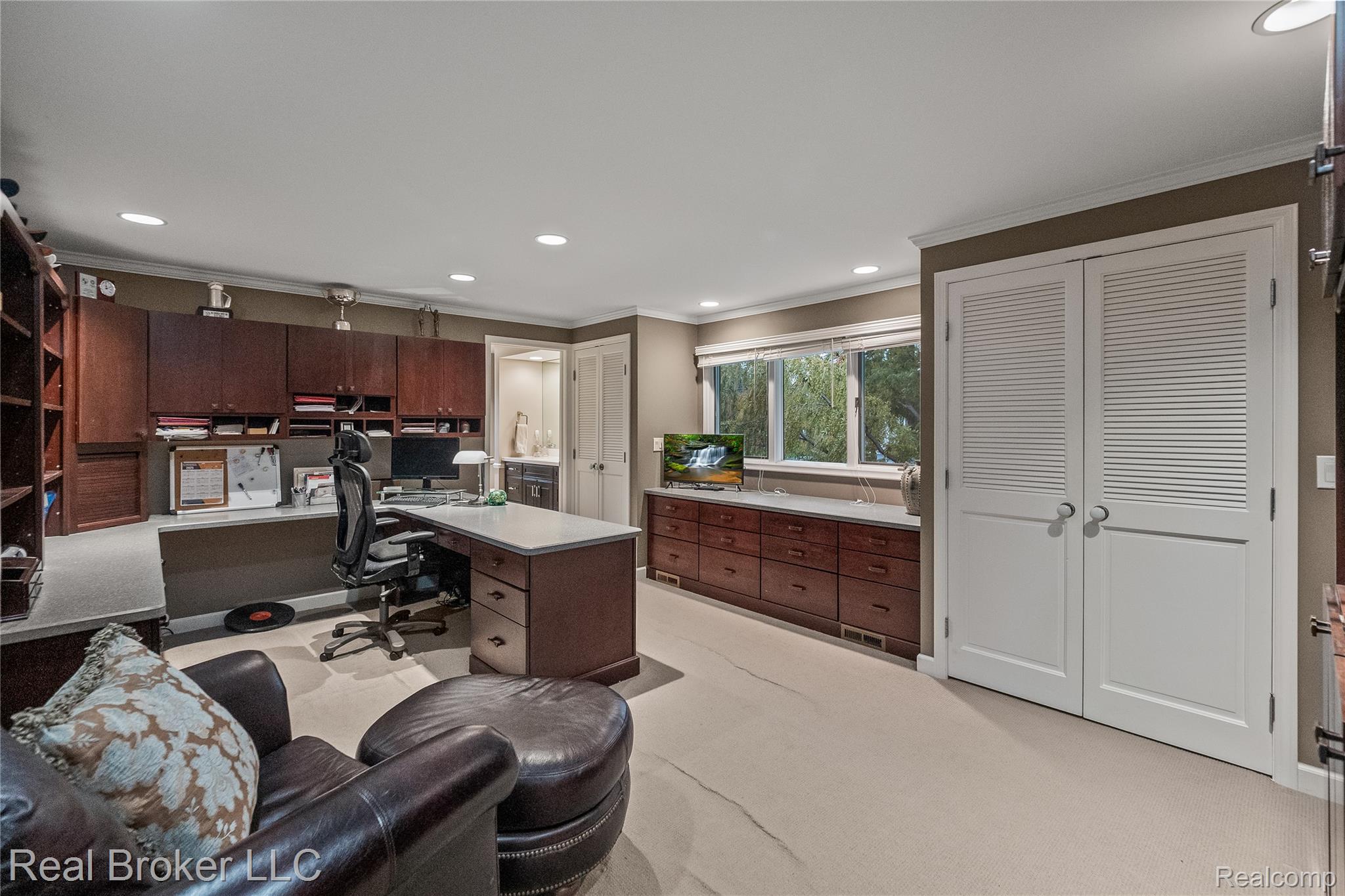 7357 W Greenwich Drive