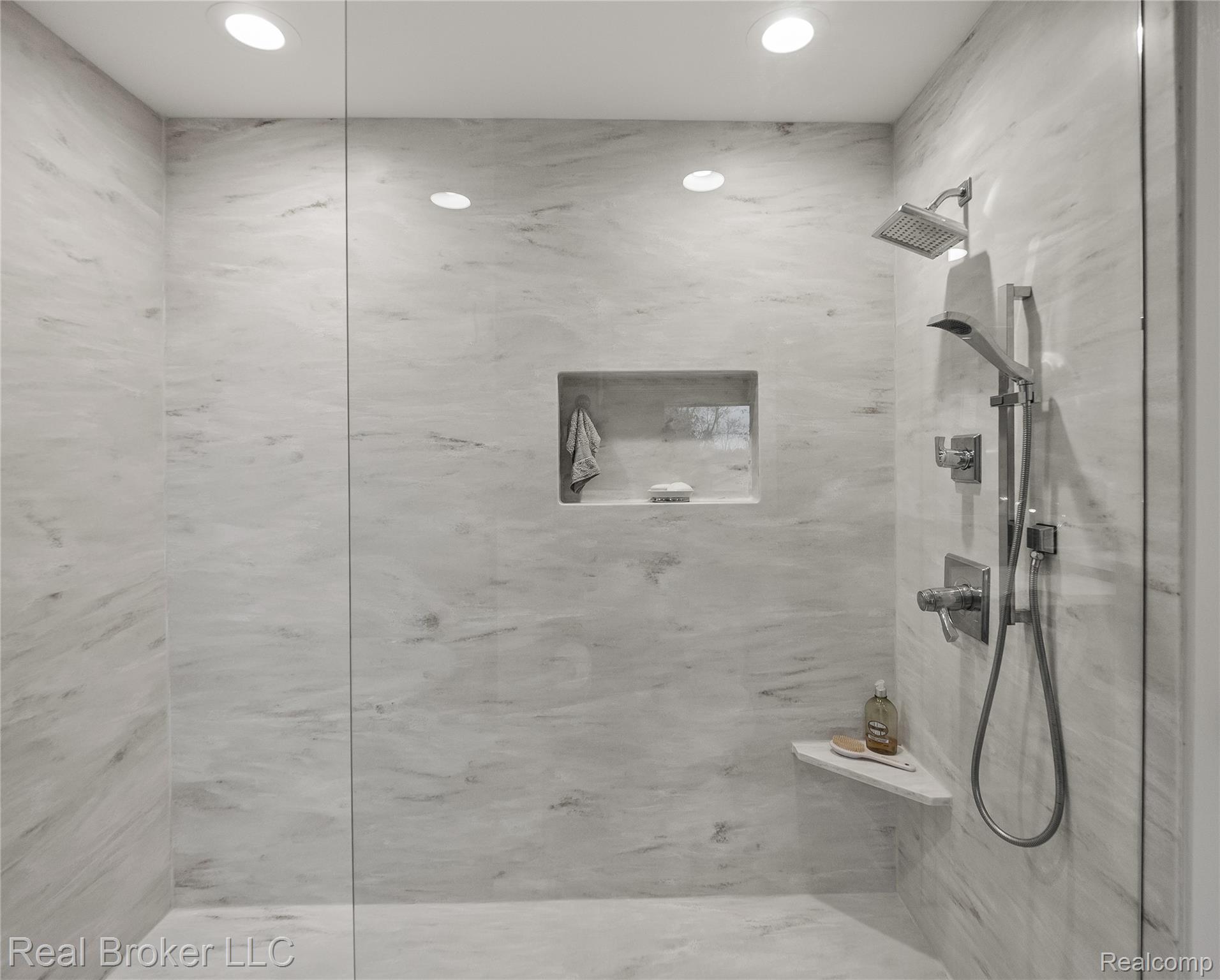 7357 W Greenwich Drive