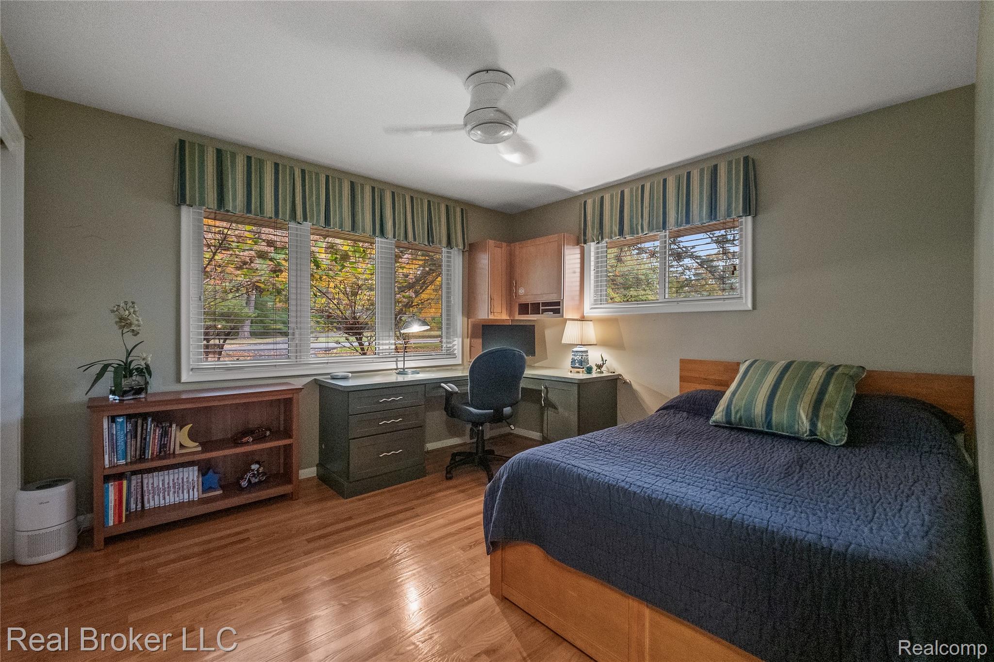 7357 W Greenwich Drive