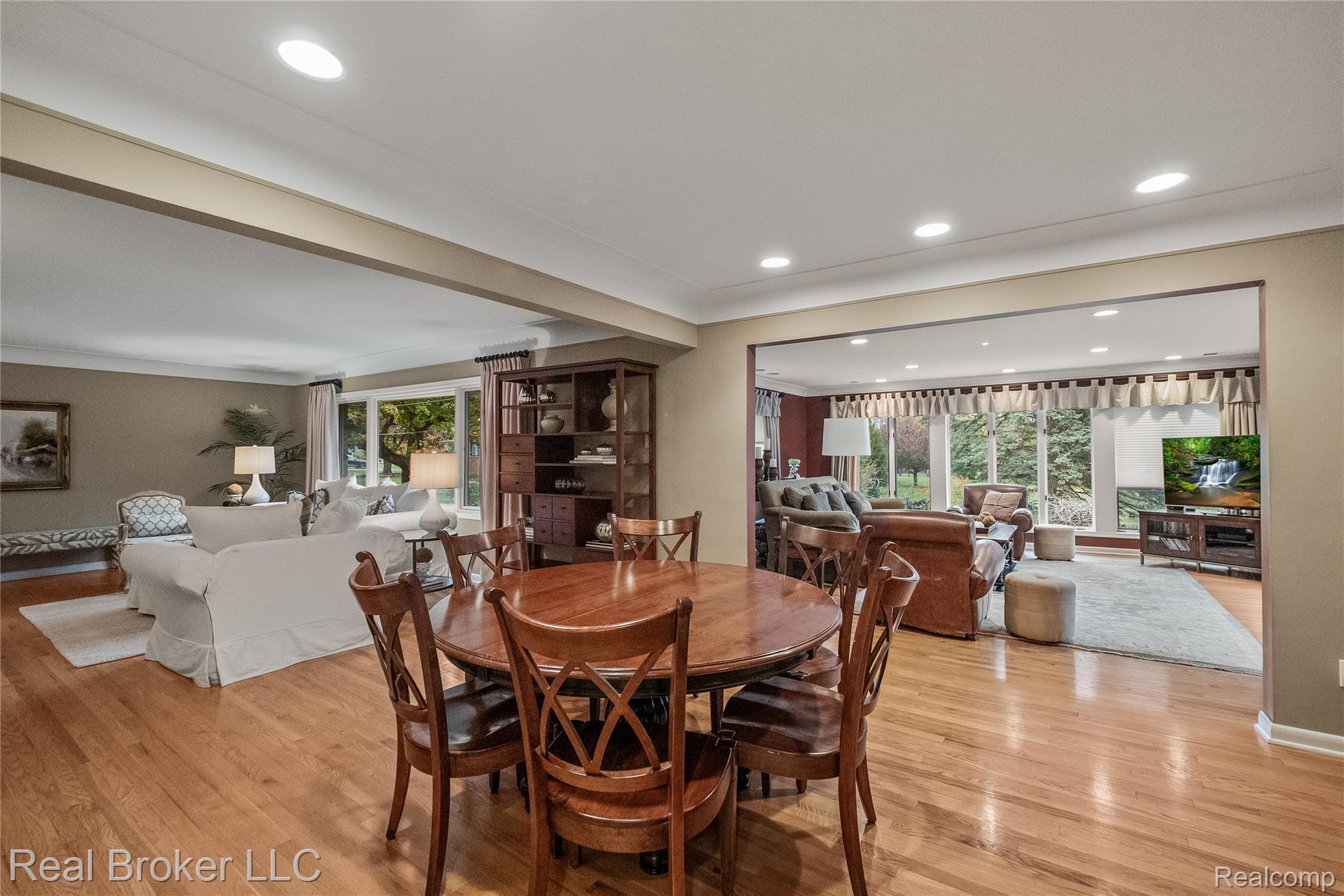 7357 W Greenwich Drive