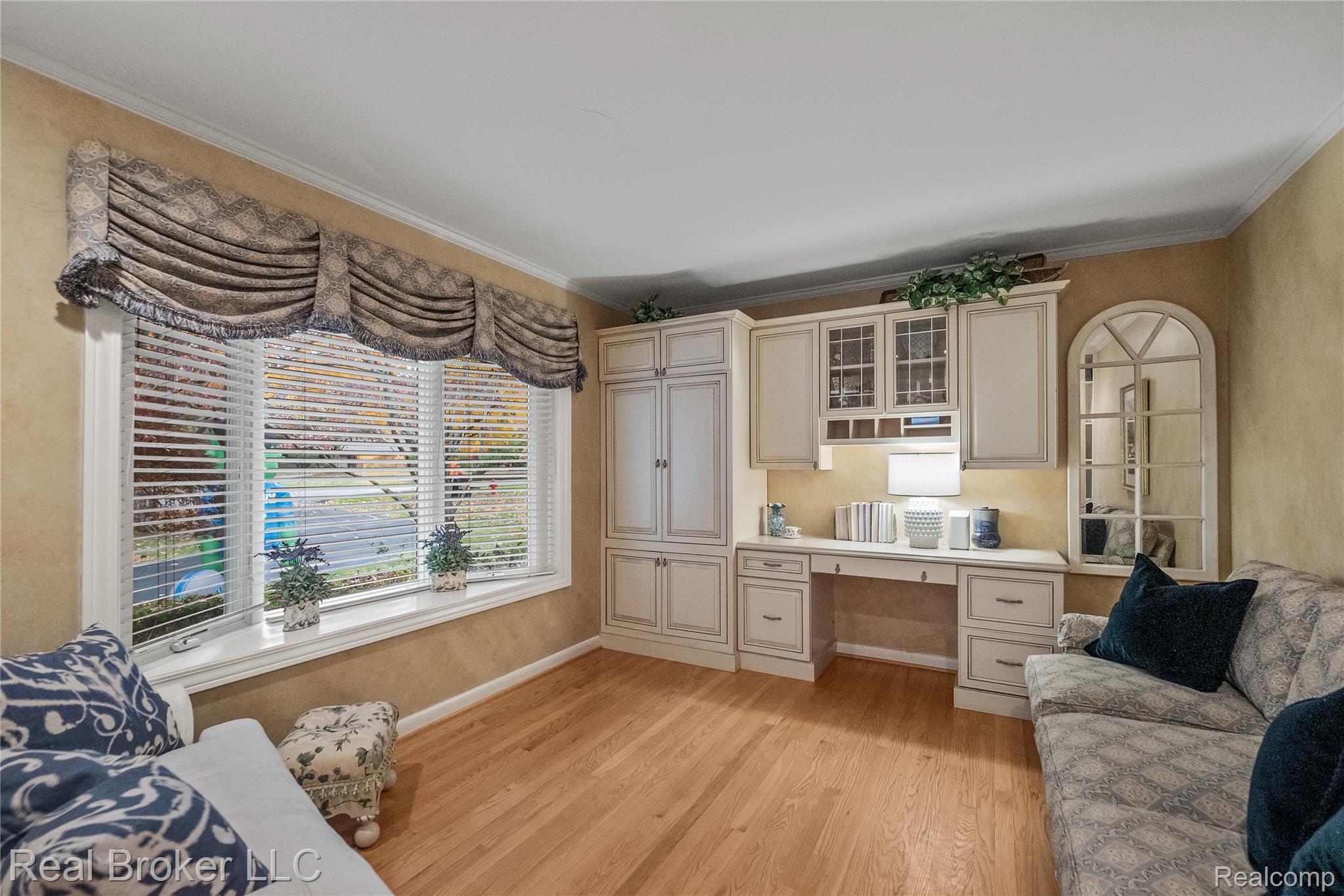 7357 W Greenwich Drive