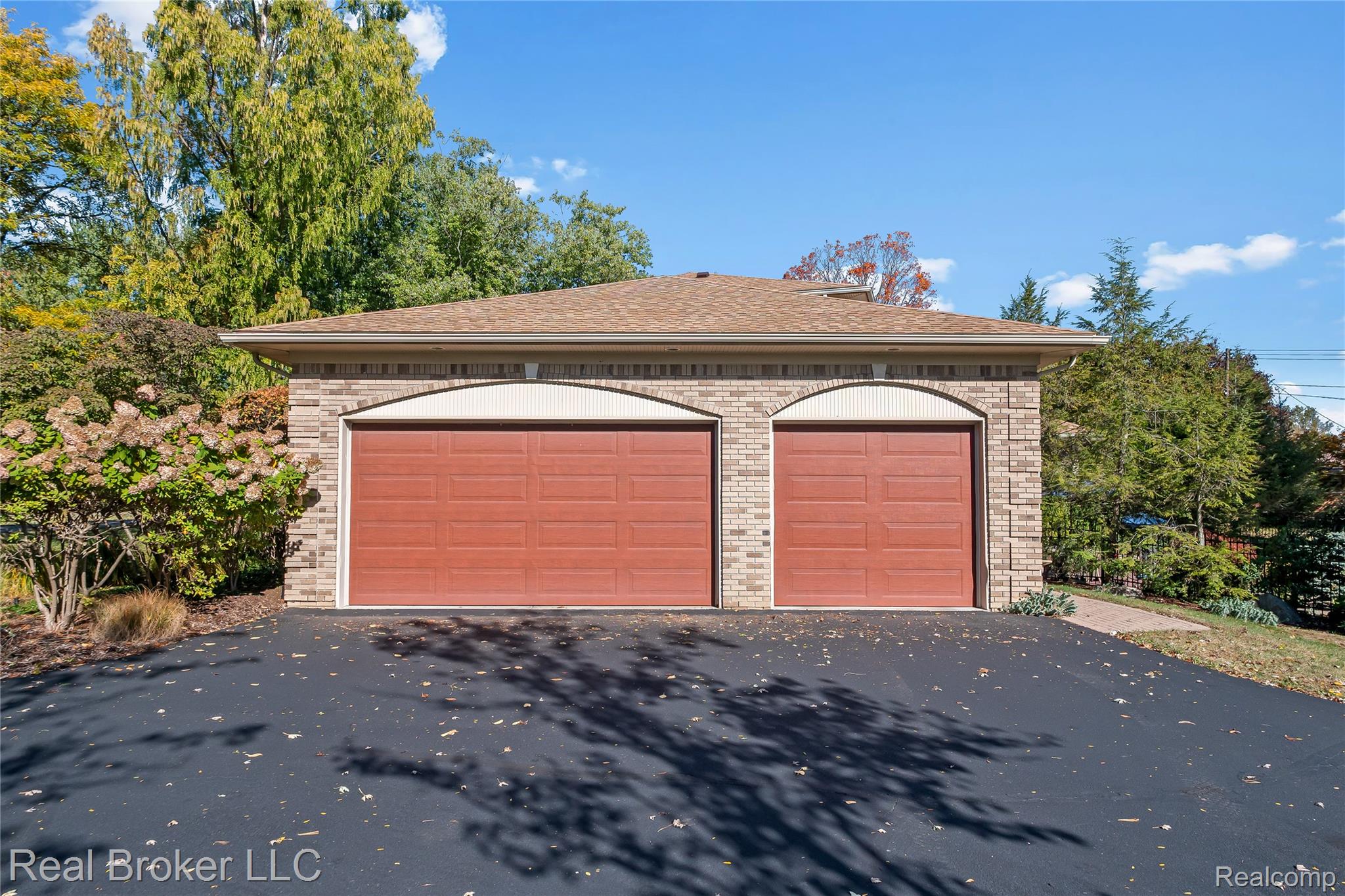 7357 W Greenwich Drive