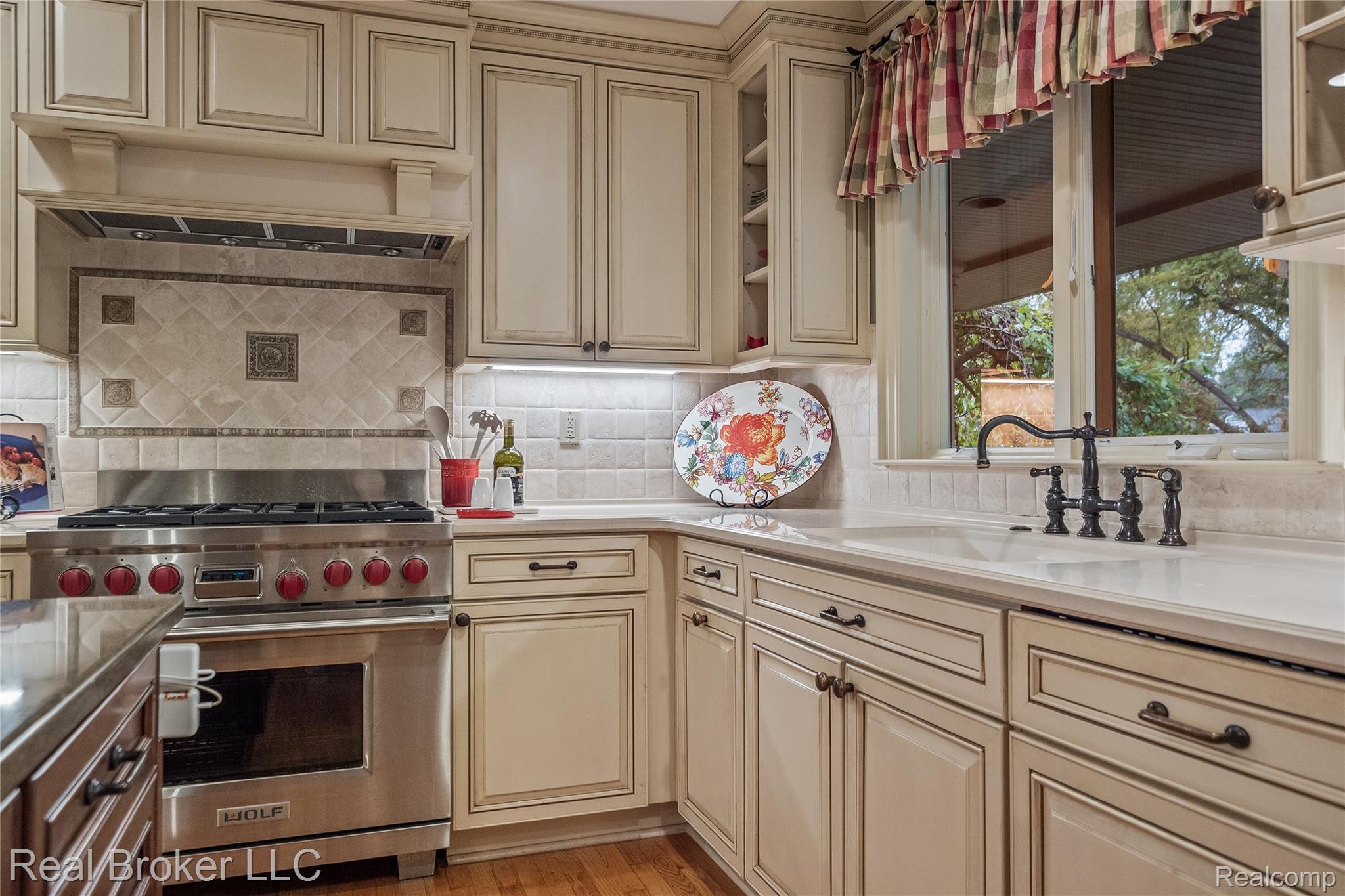 7357 W Greenwich Drive