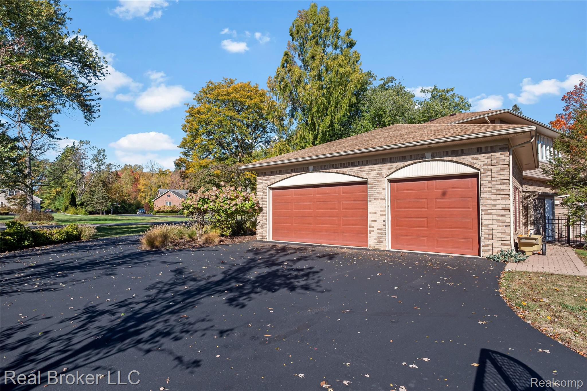 7357 W Greenwich Drive