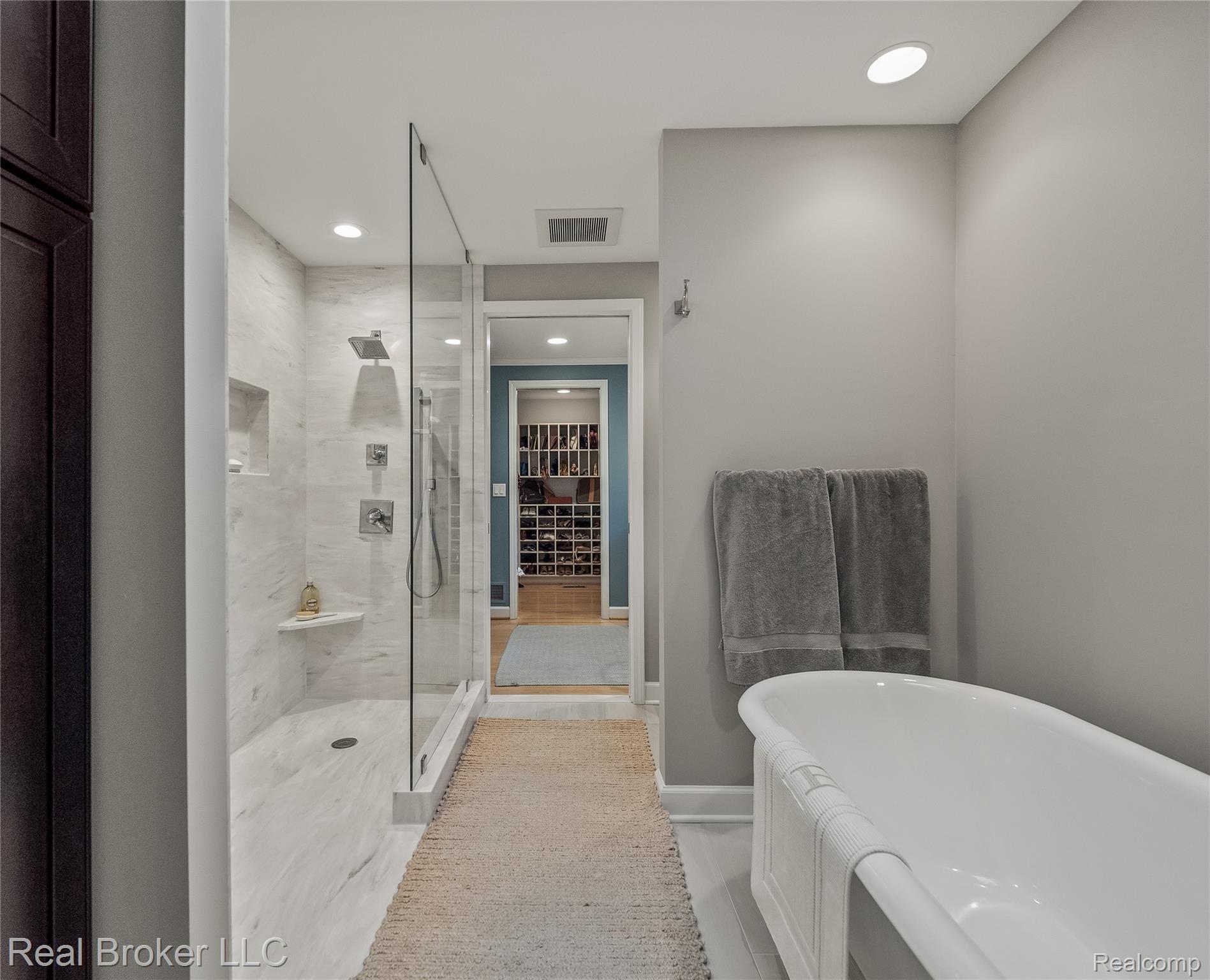 7357 W Greenwich Drive