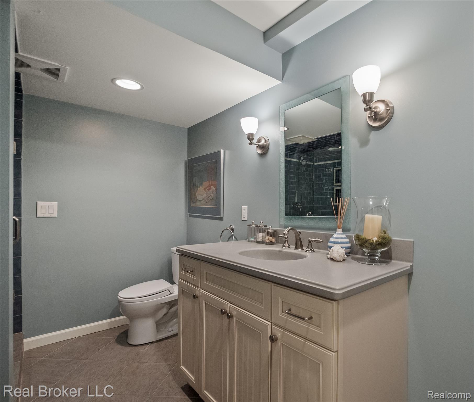 7357 W Greenwich Drive