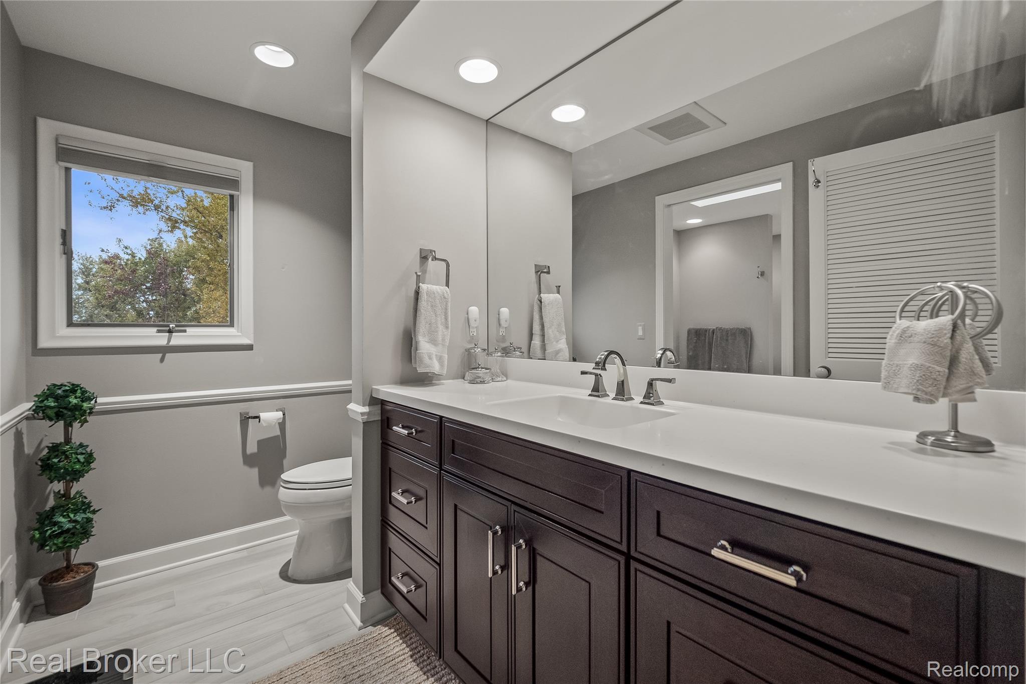 7357 W Greenwich Drive