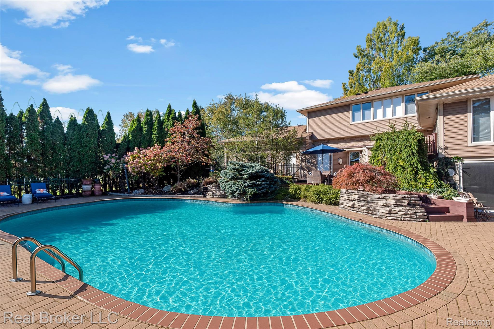 7357 W Greenwich Drive