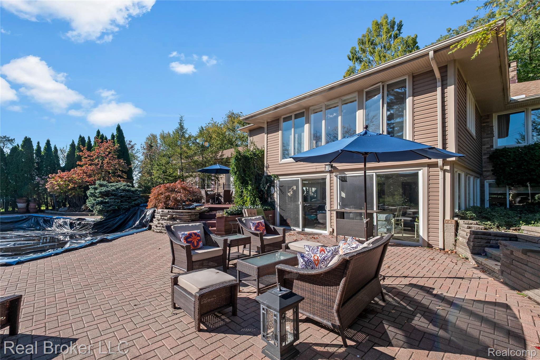 7357 W Greenwich Drive