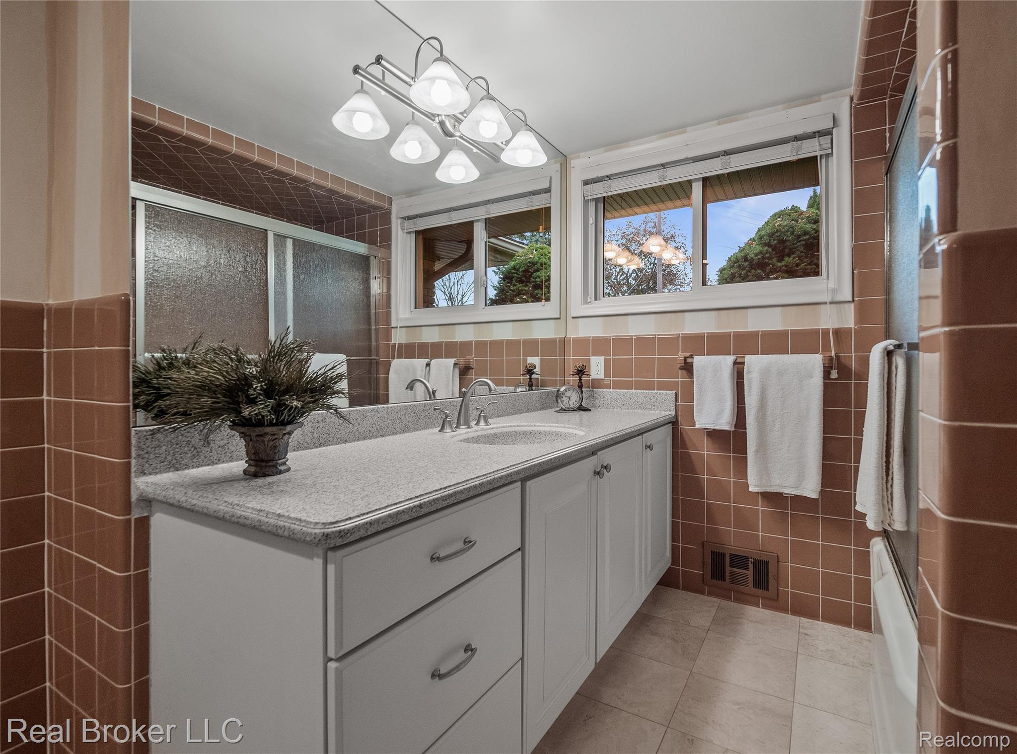 7357 W Greenwich Drive