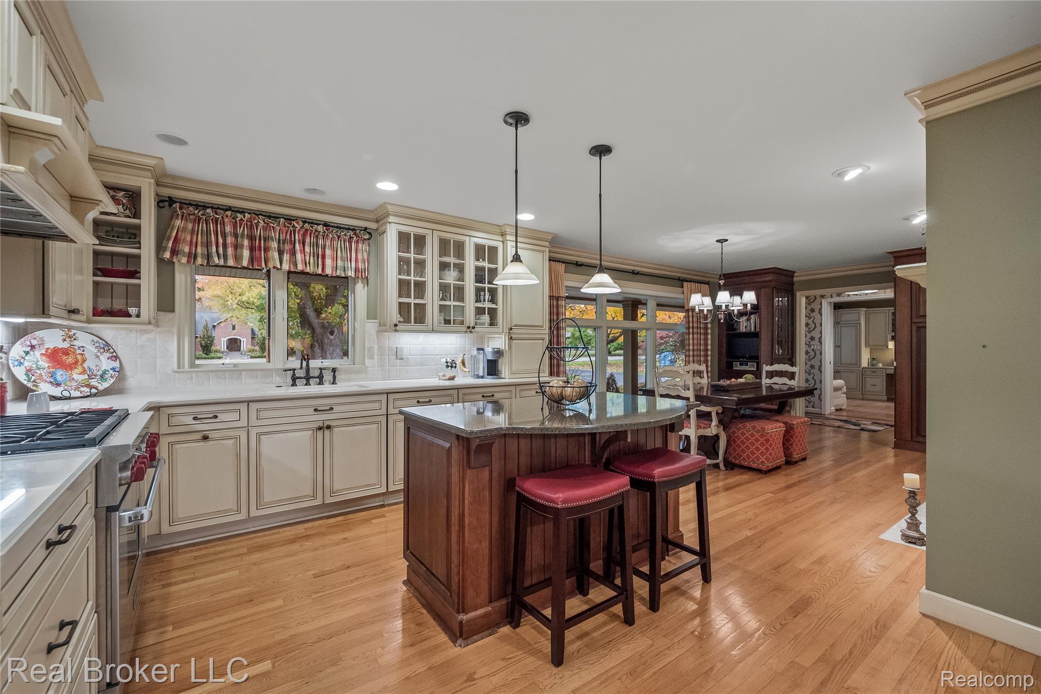 7357 W Greenwich Drive