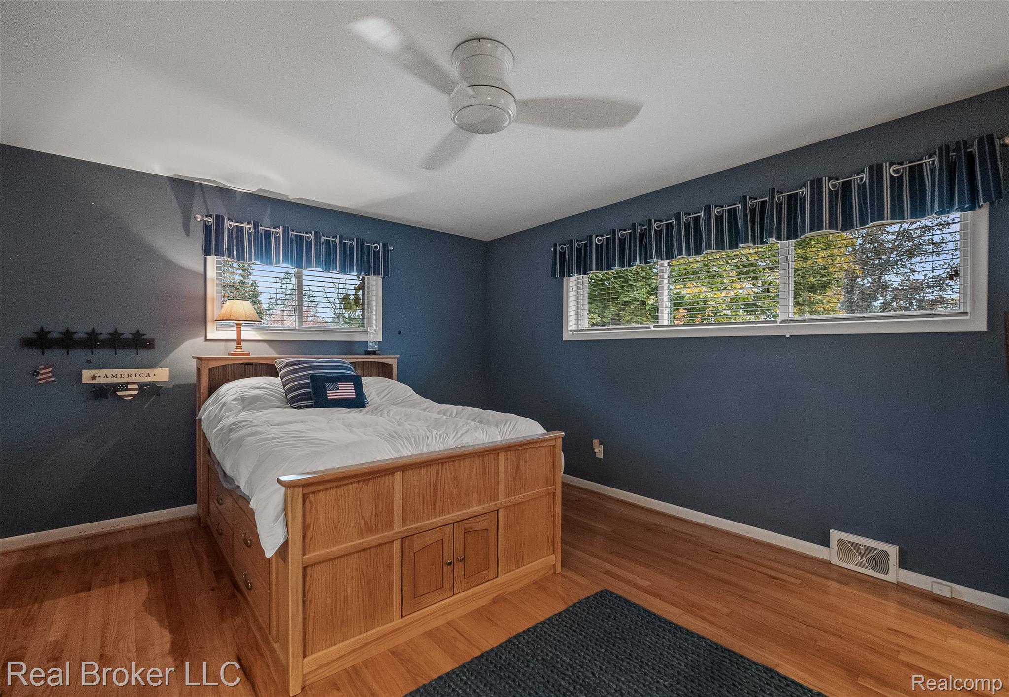 7357 W Greenwich Drive