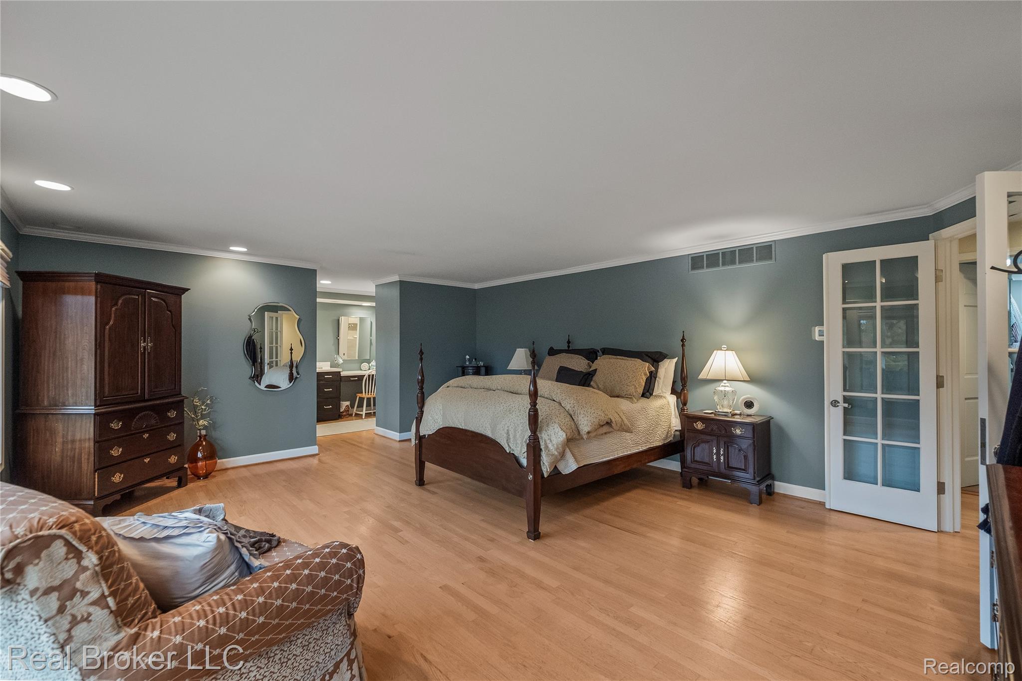 7357 W Greenwich Drive