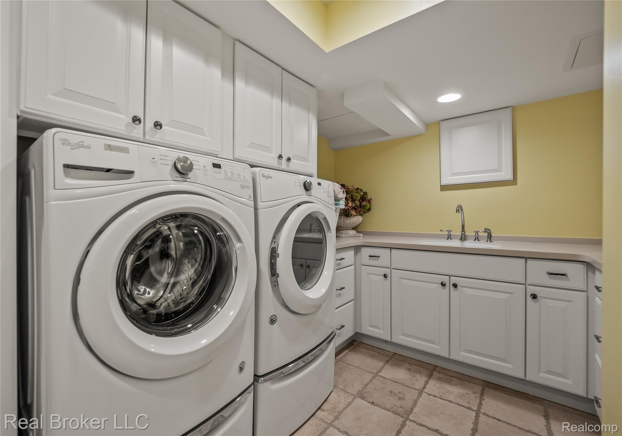 7357 W Greenwich Drive