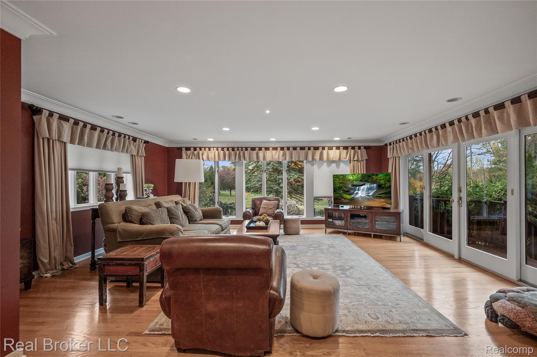 7357 W Greenwich Drive