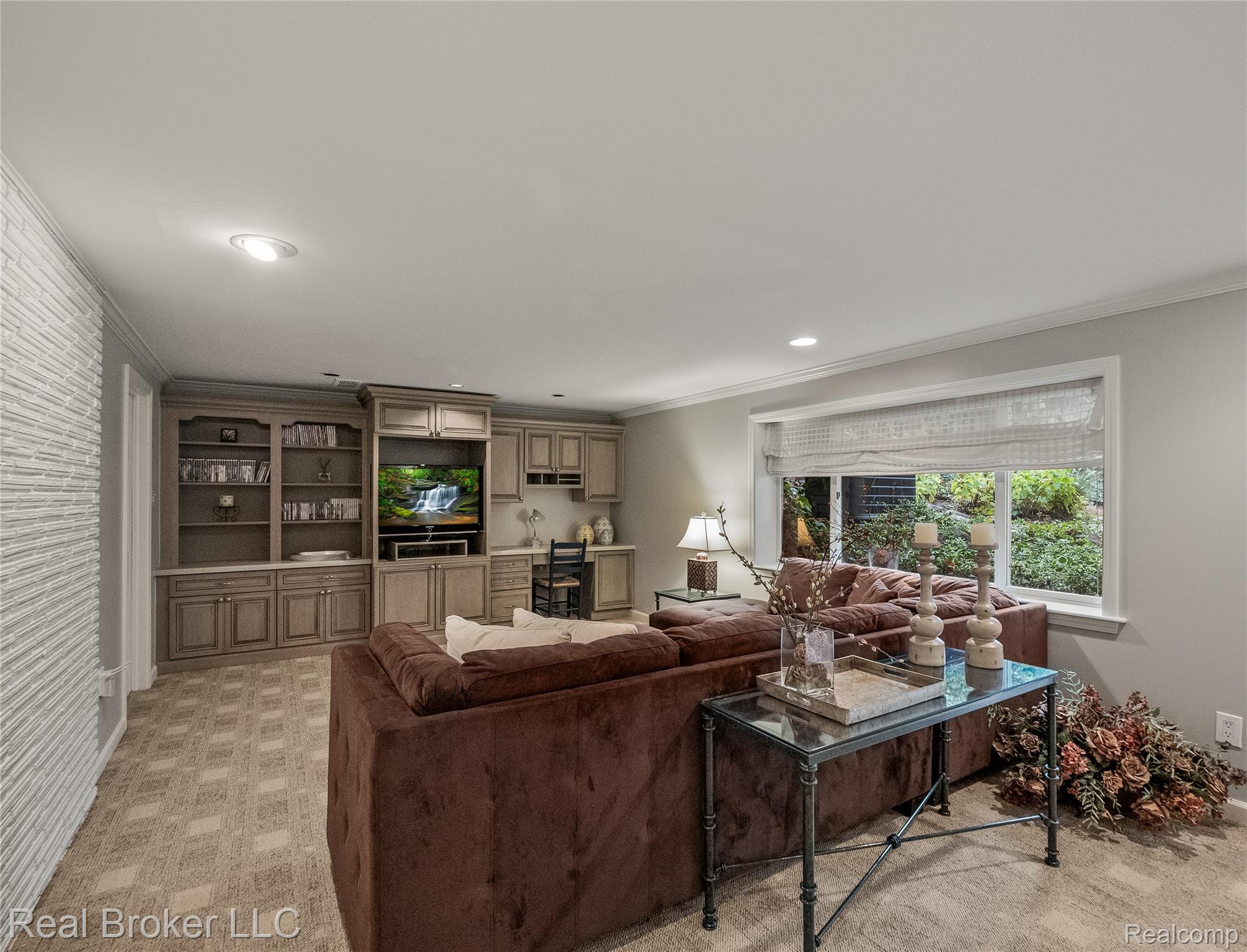 7357 W Greenwich Drive