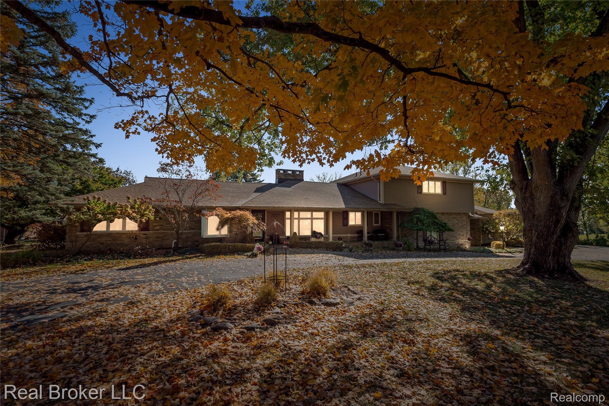 7357 W Greenwich Drive