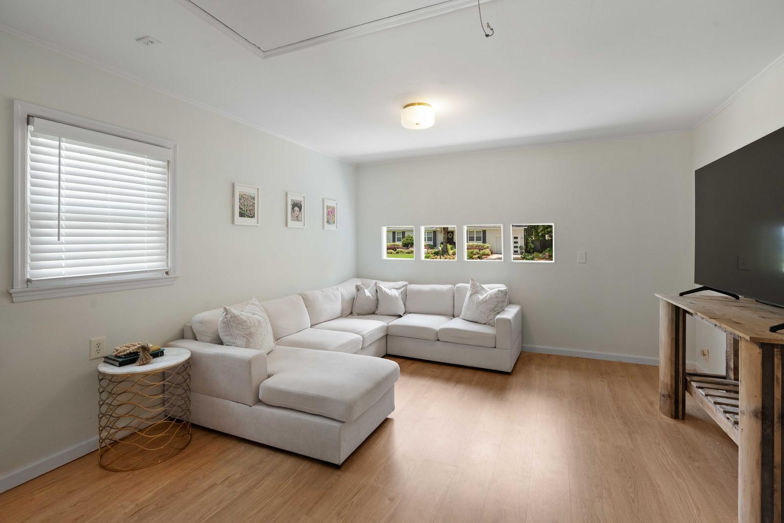 822 Piccadilly Circle