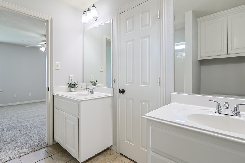 2915 Horseback Court