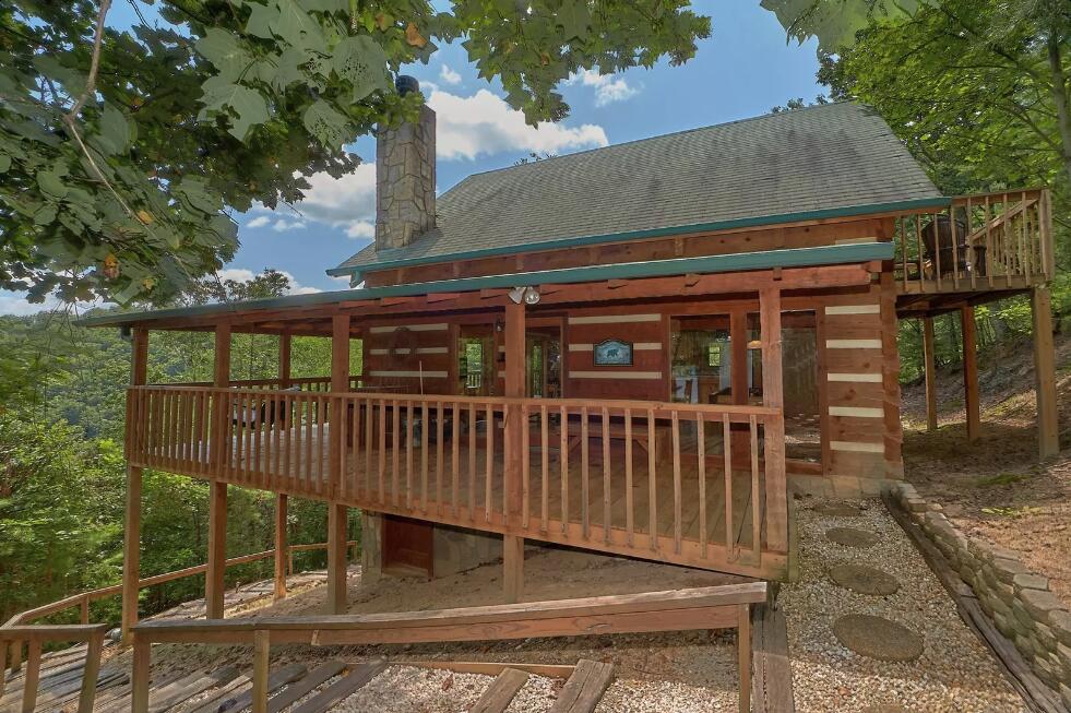 2126 Quail Run Way