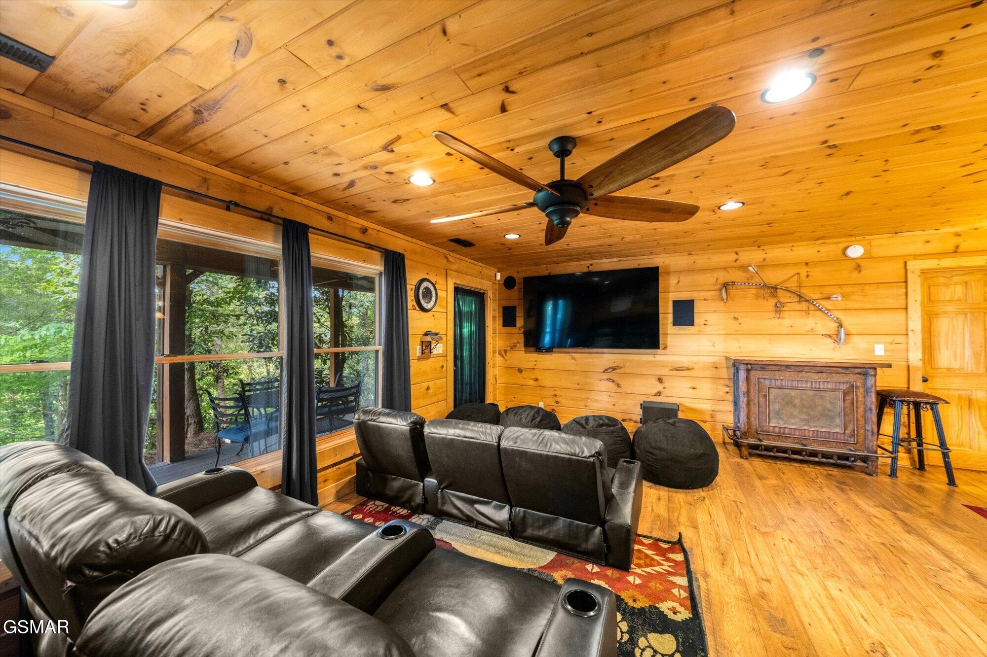 2992 Mountain Memories Way