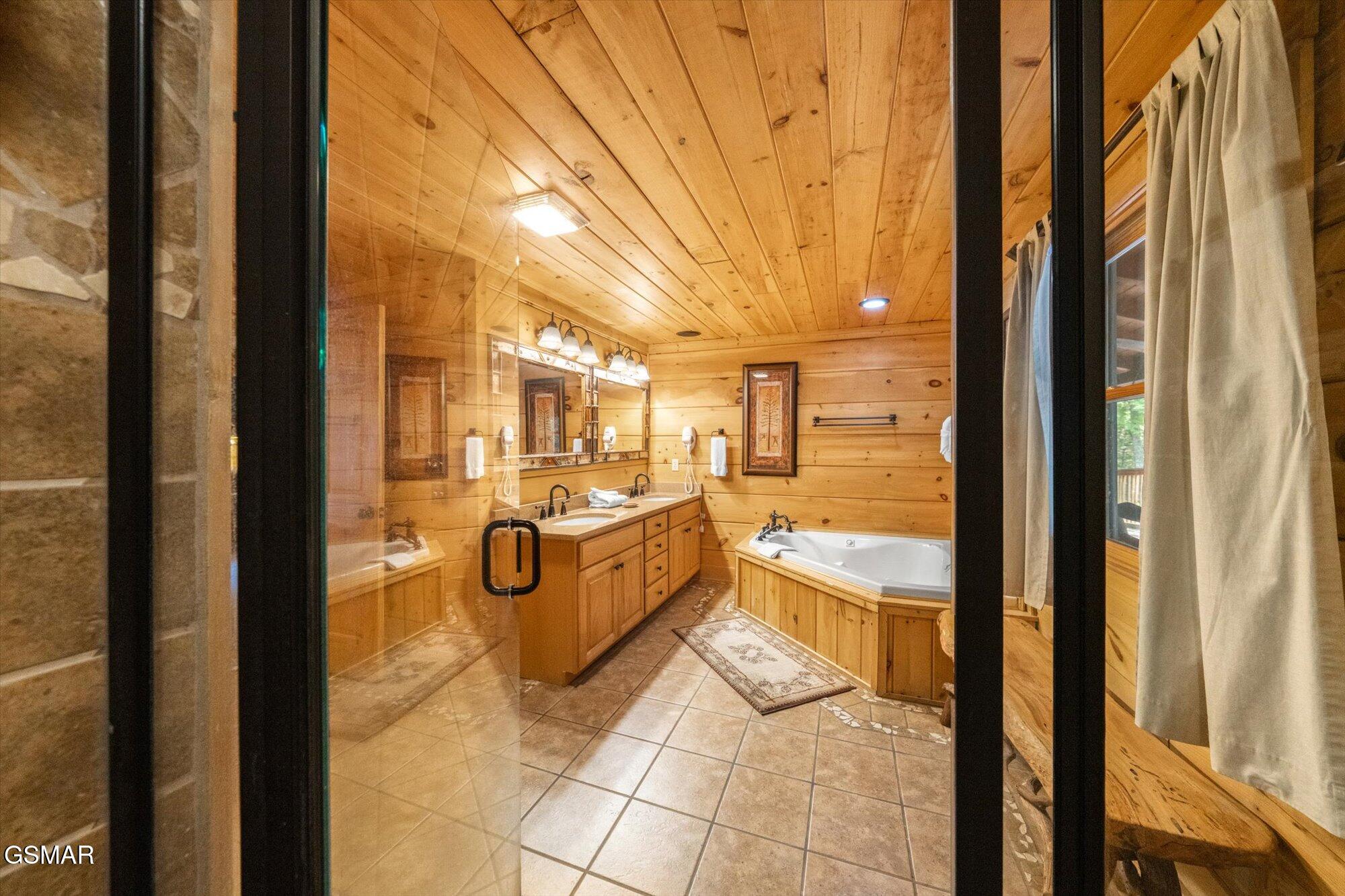 2992 Mountain Memories Way