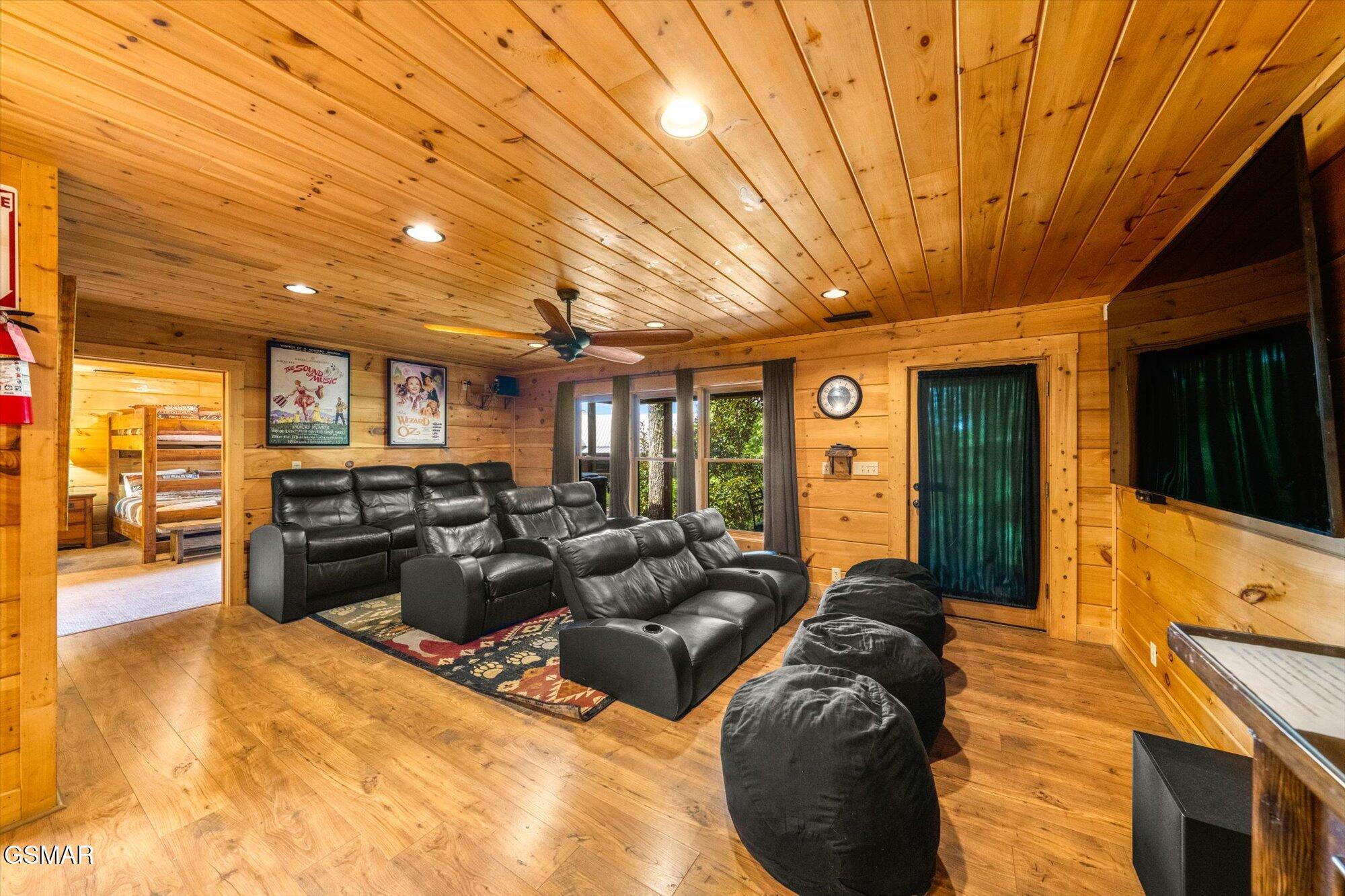 2992 Mountain Memories Way