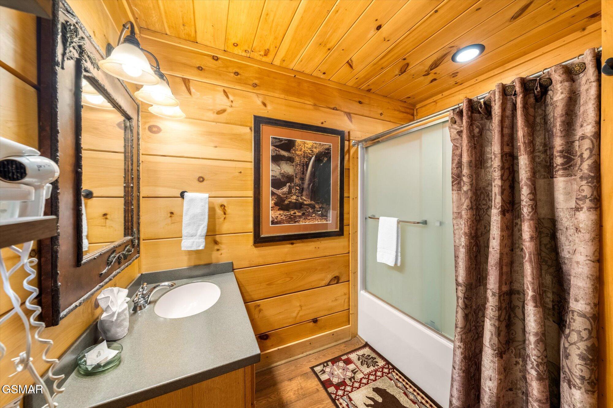 2992 Mountain Memories Way