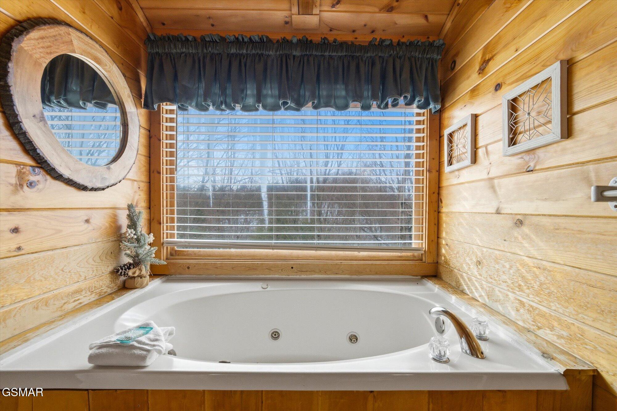 1713 Parkway View Court