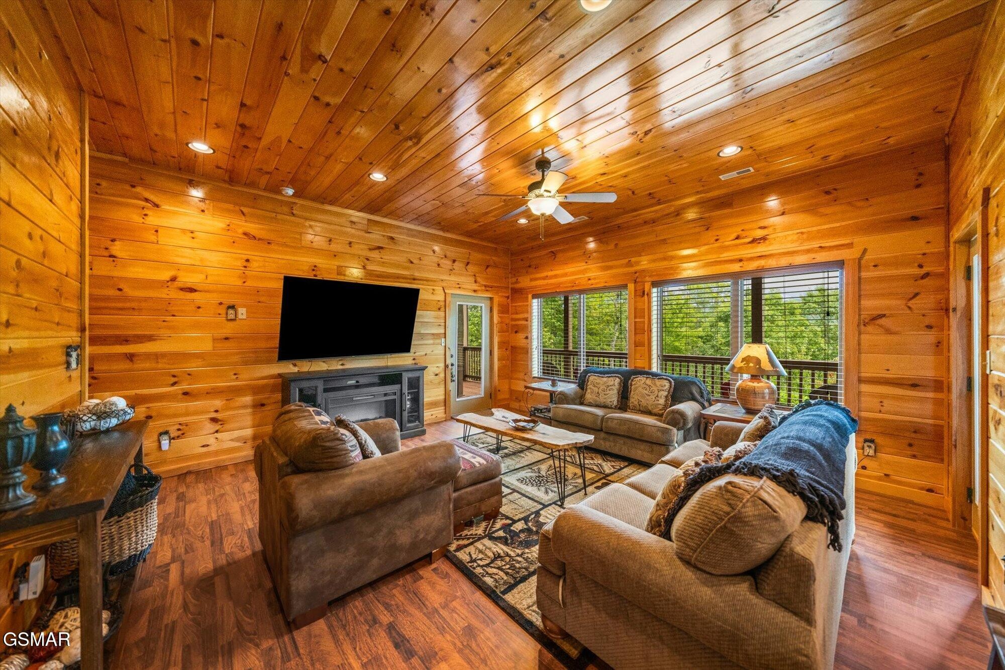 4052 Ridgeback Ln