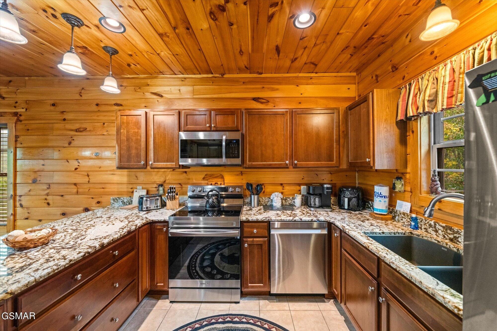 4052 Ridgeback Ln