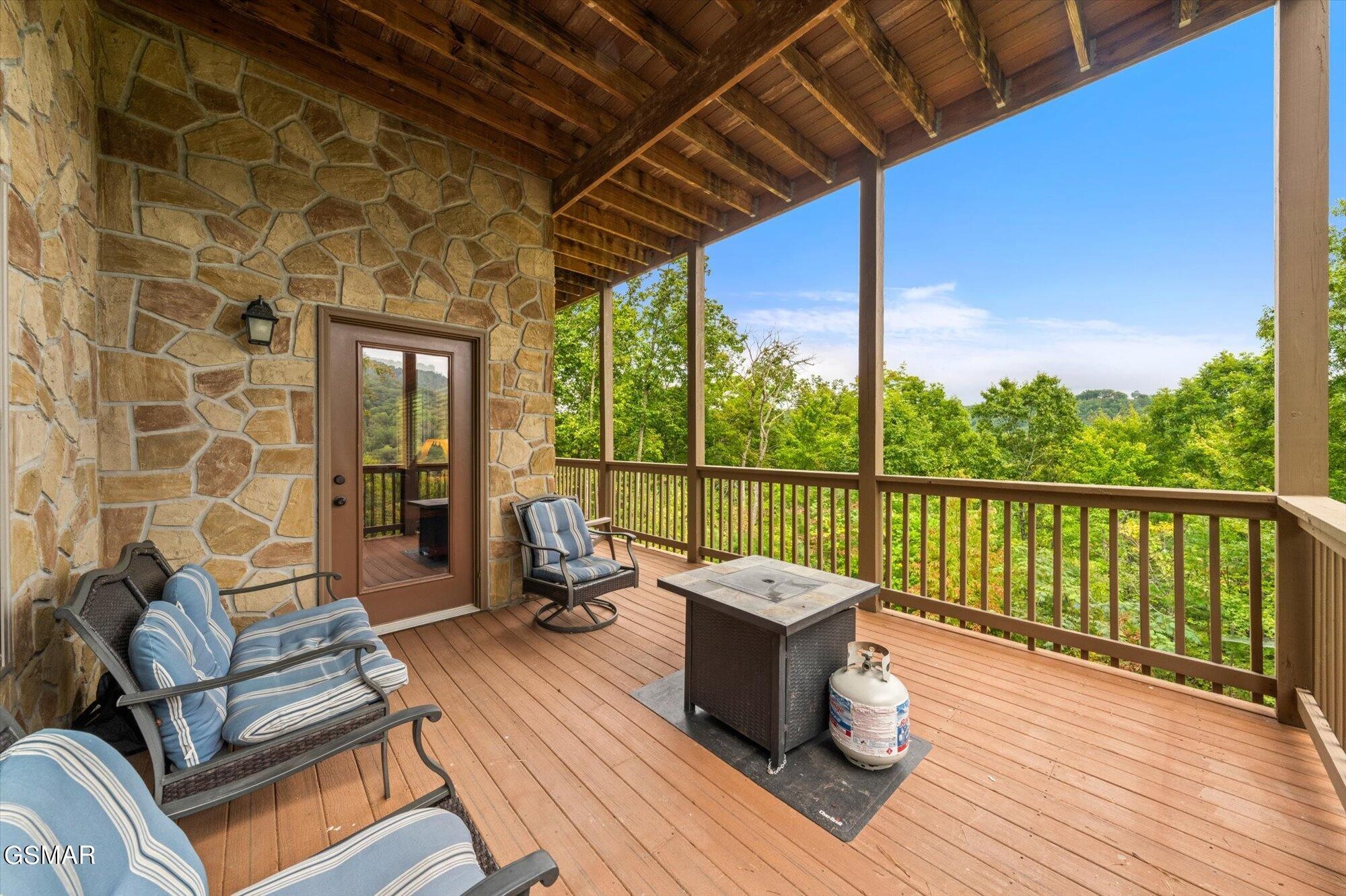 4052 Ridgeback Ln