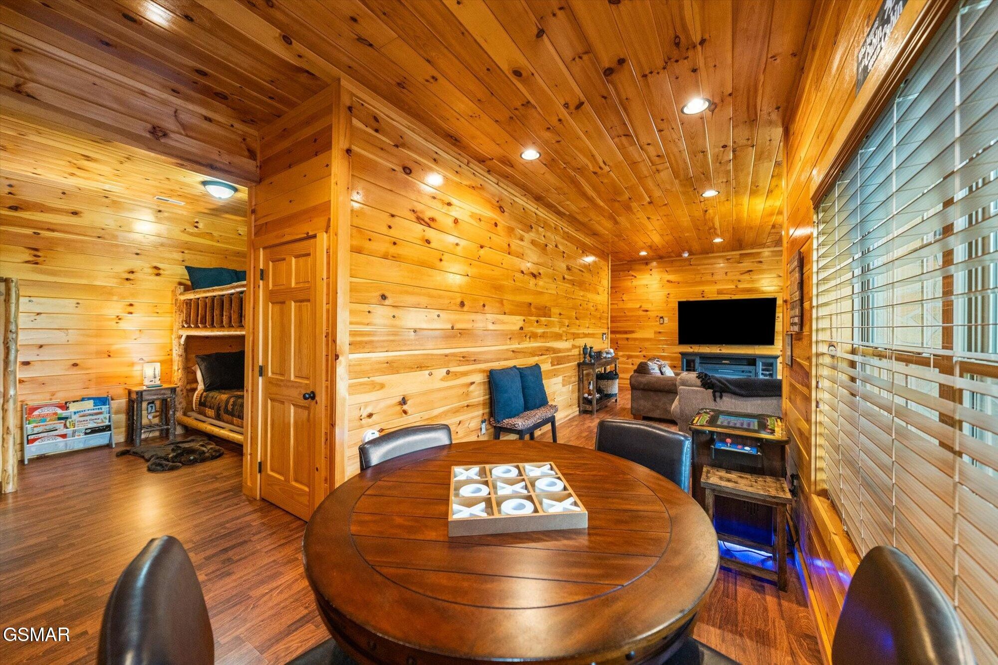 4052 Ridgeback Ln