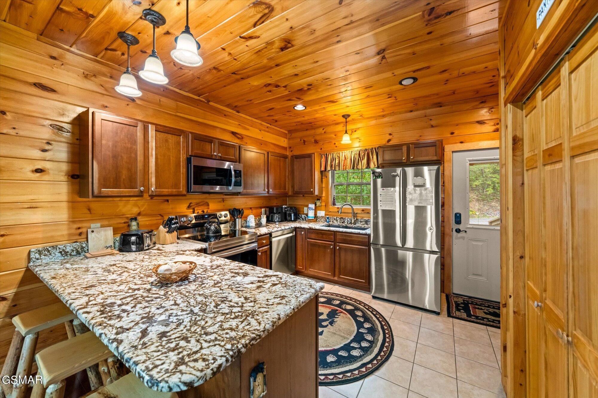 4052 Ridgeback Ln