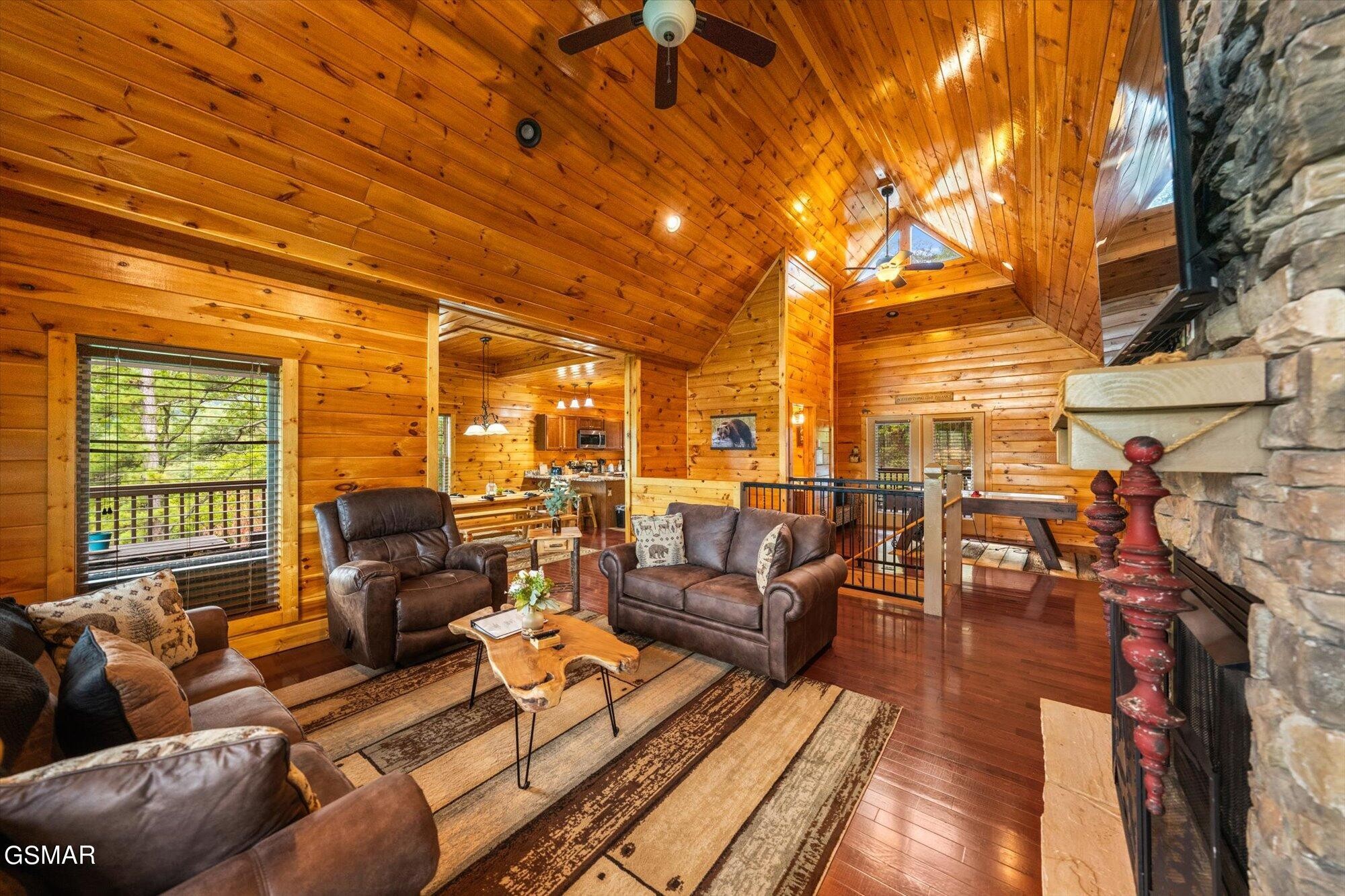 4052 Ridgeback Ln