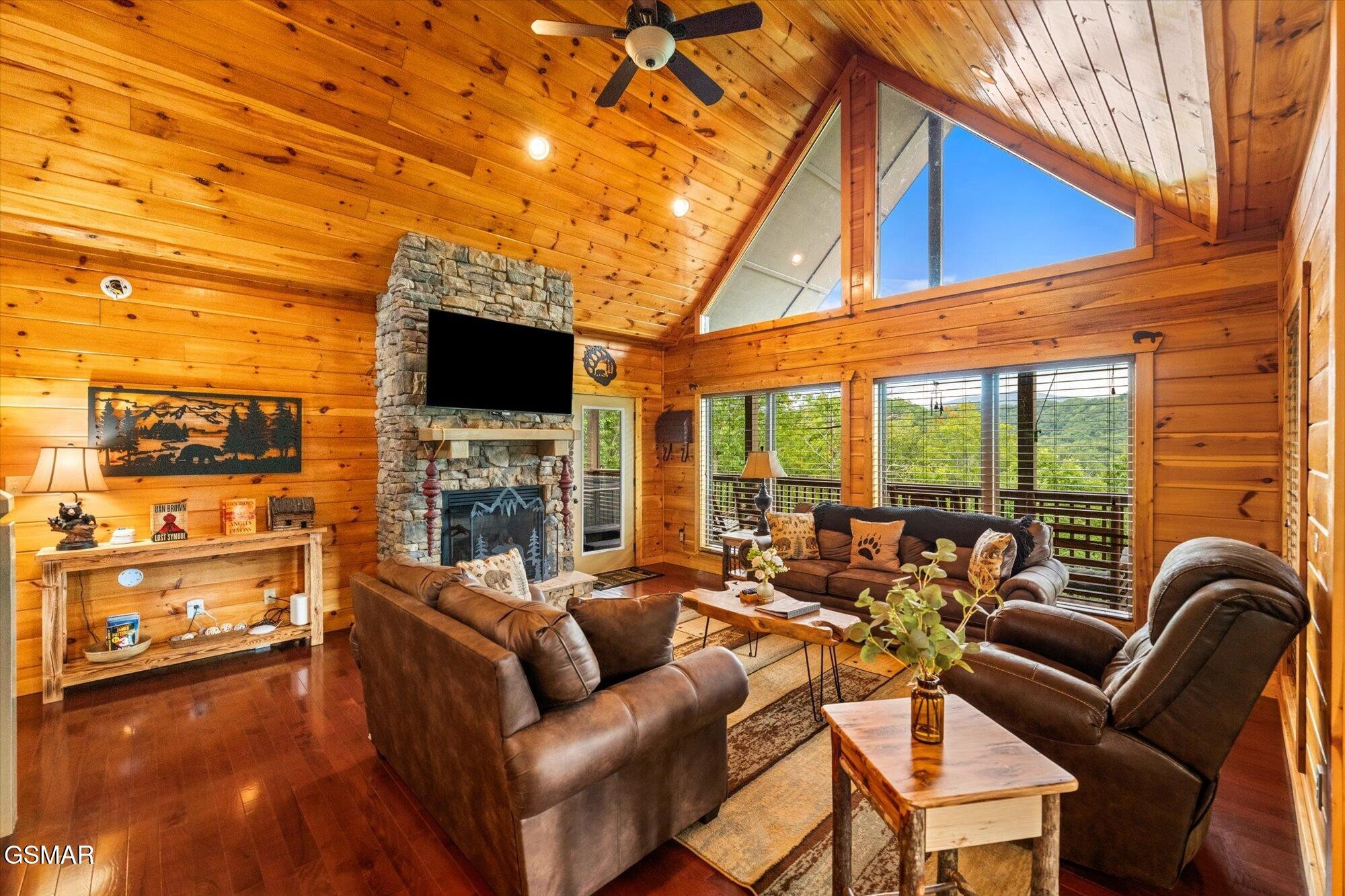 4052 Ridgeback Ln