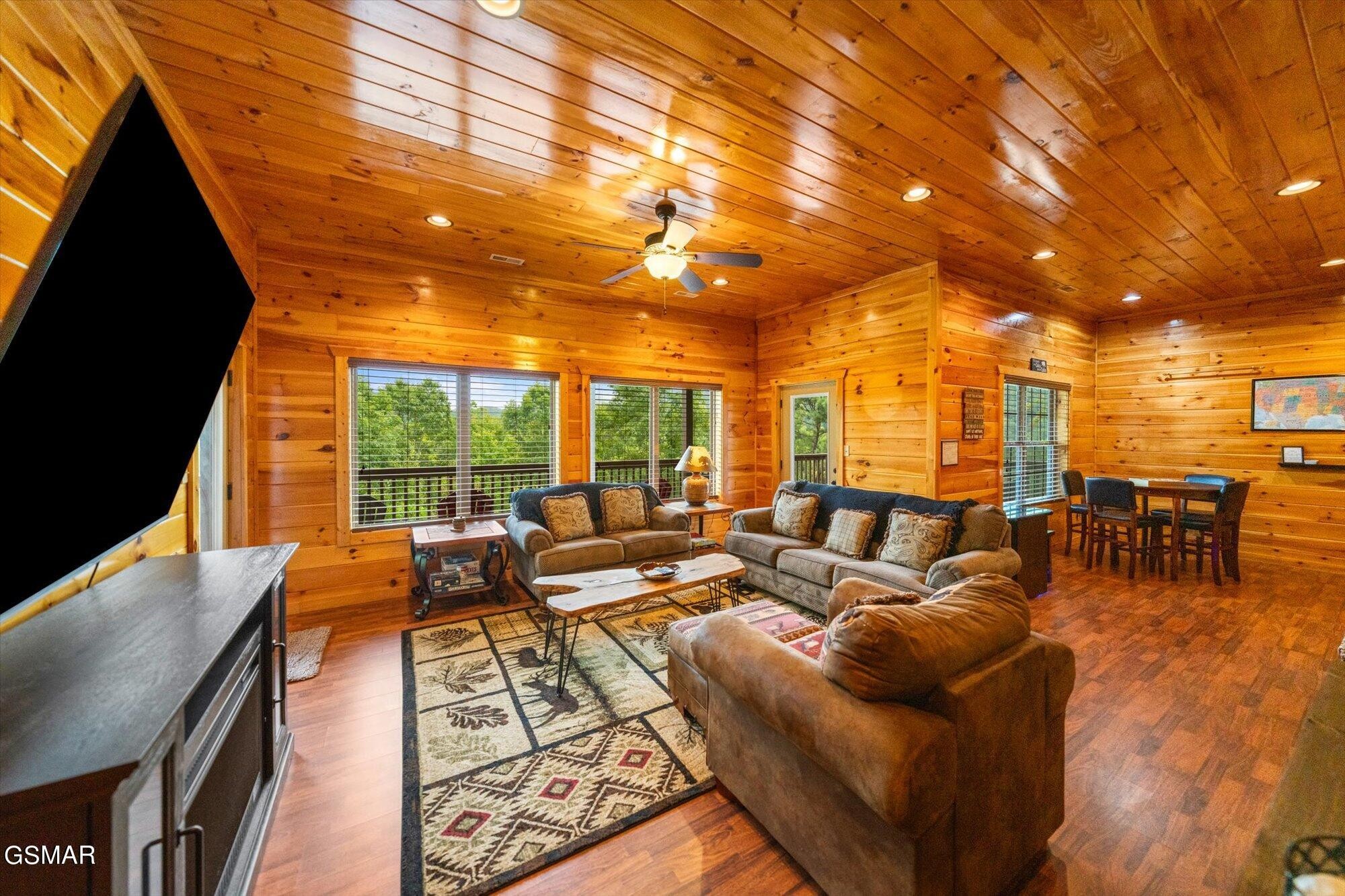 4052 Ridgeback Ln