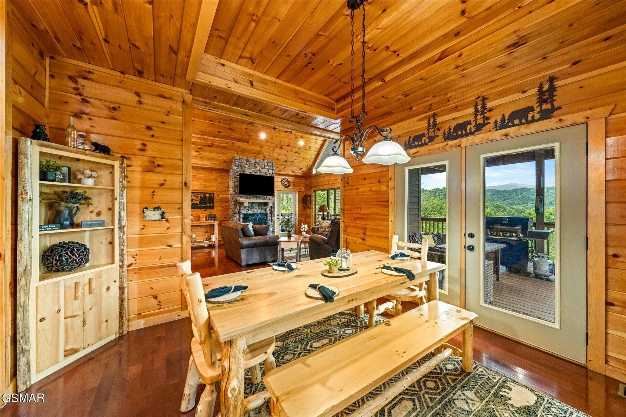 4052 Ridgeback Ln