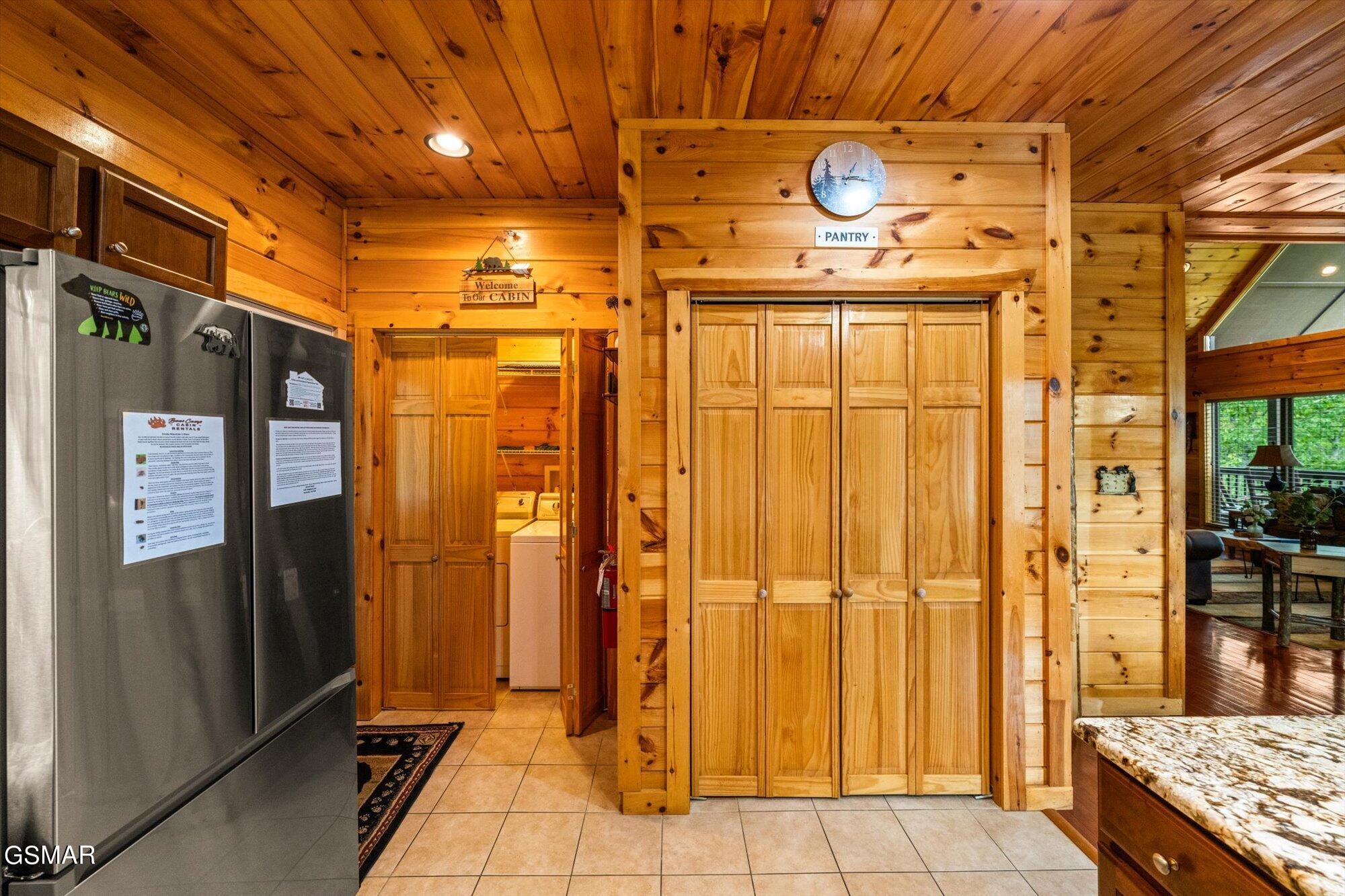 4052 Ridgeback Ln