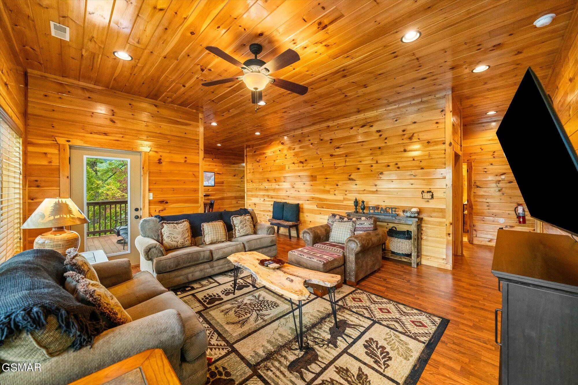 4052 Ridgeback Ln