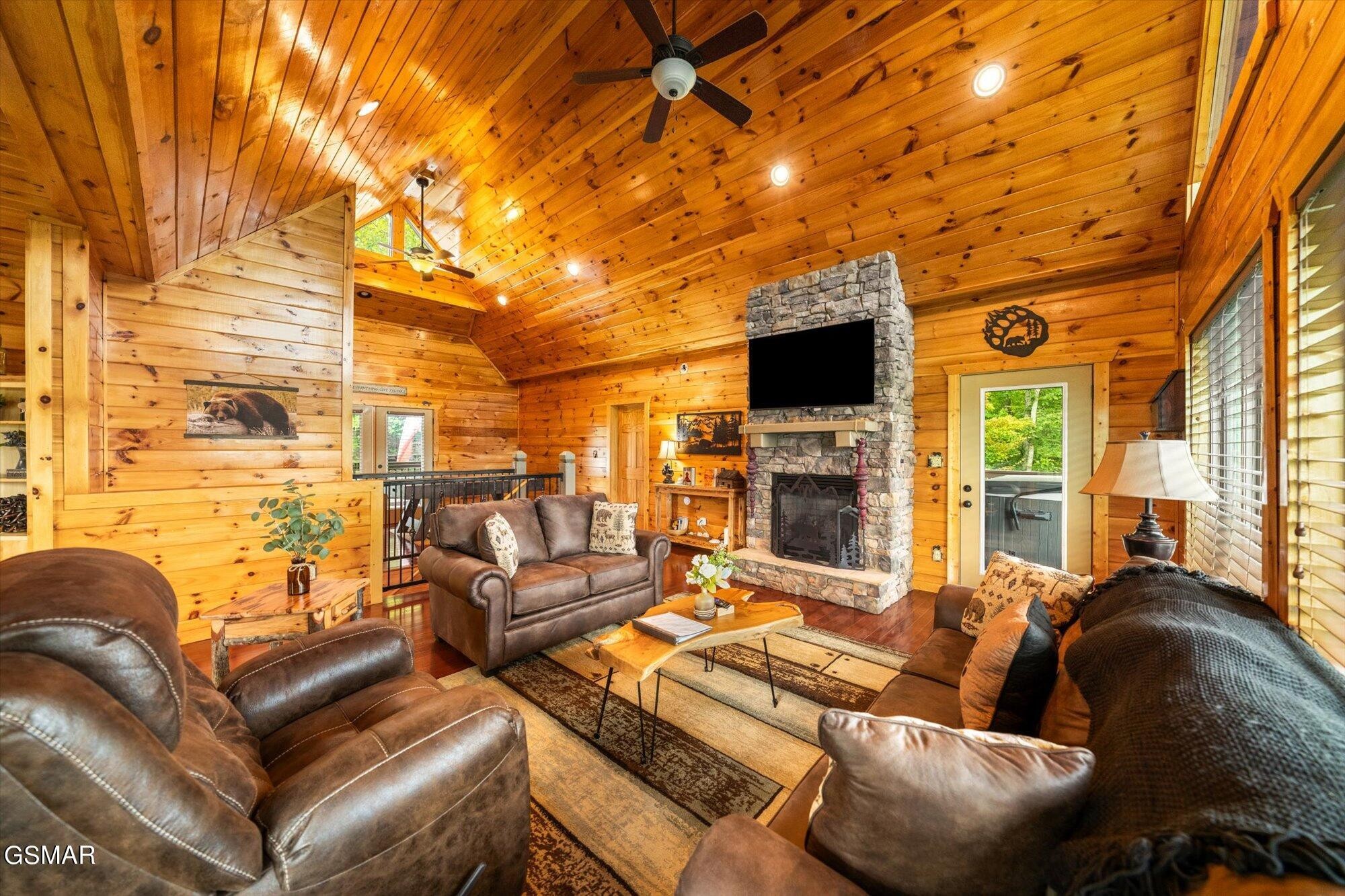4052 Ridgeback Ln